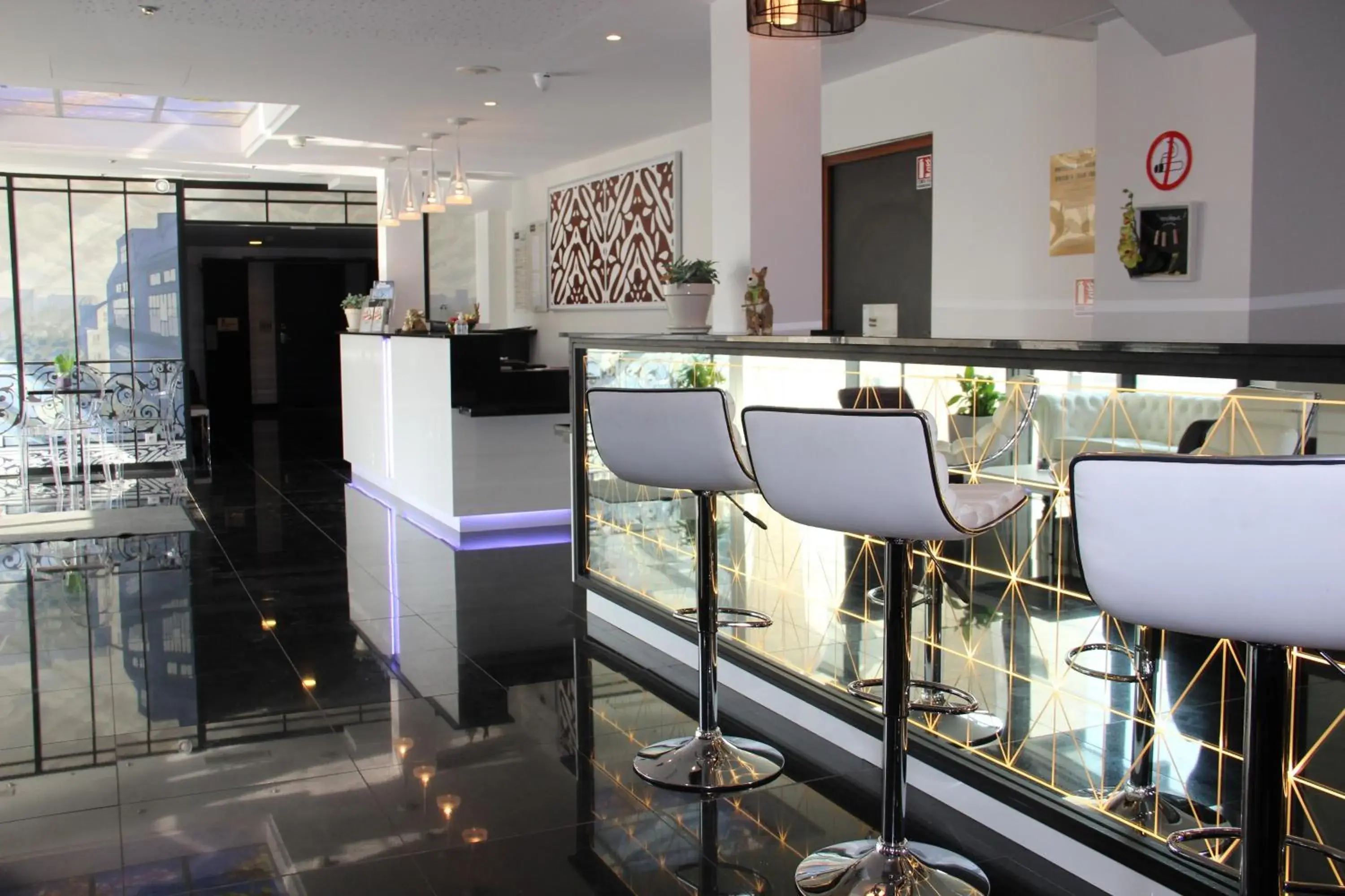 Lounge or bar in Kyriad Saint Quentin en Yvelines - Montigny Lounge or bar in Kyriad Saint Quentin en Yvelines - Montigny