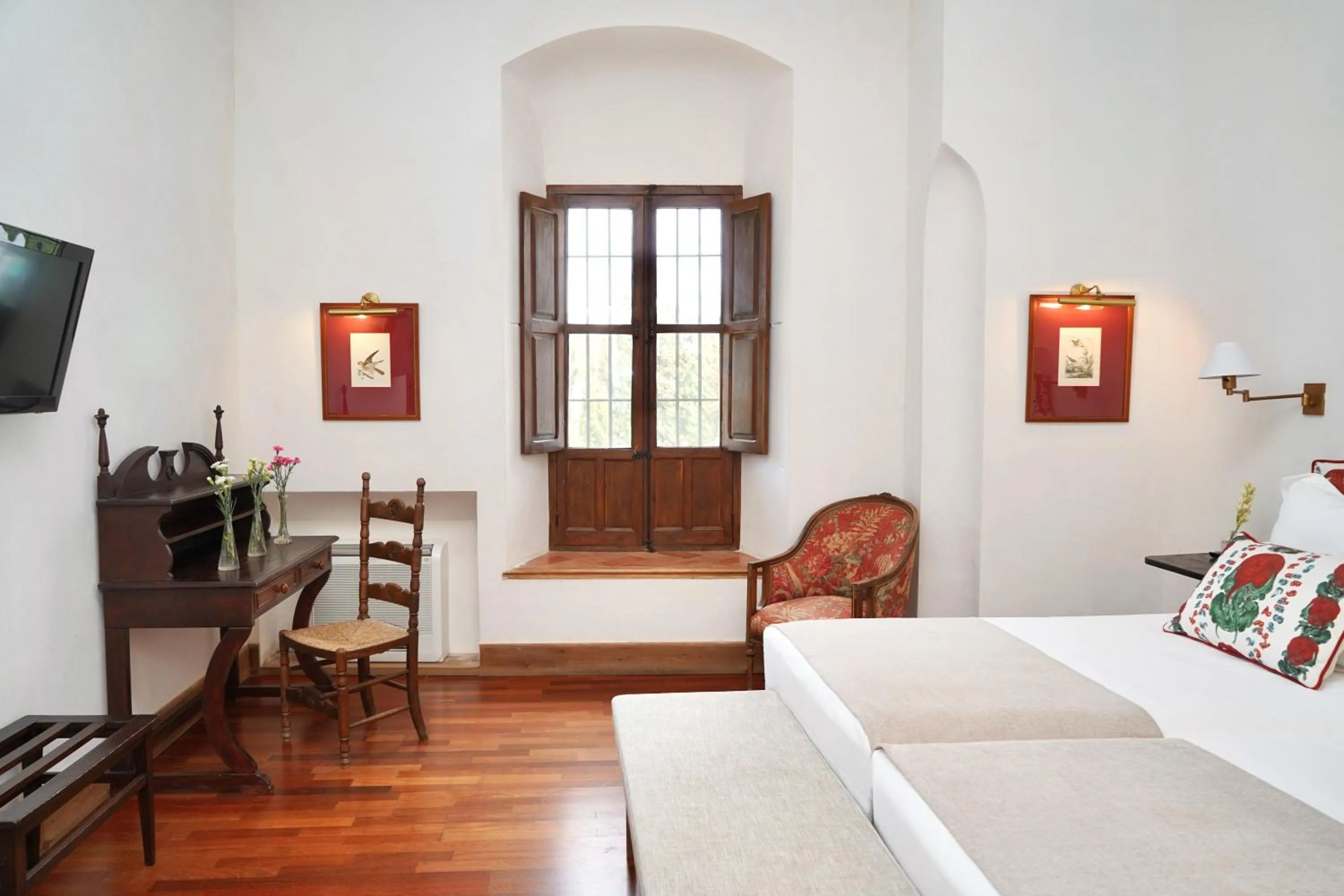 Bedroom, Bed in Monasterio de San Francisco