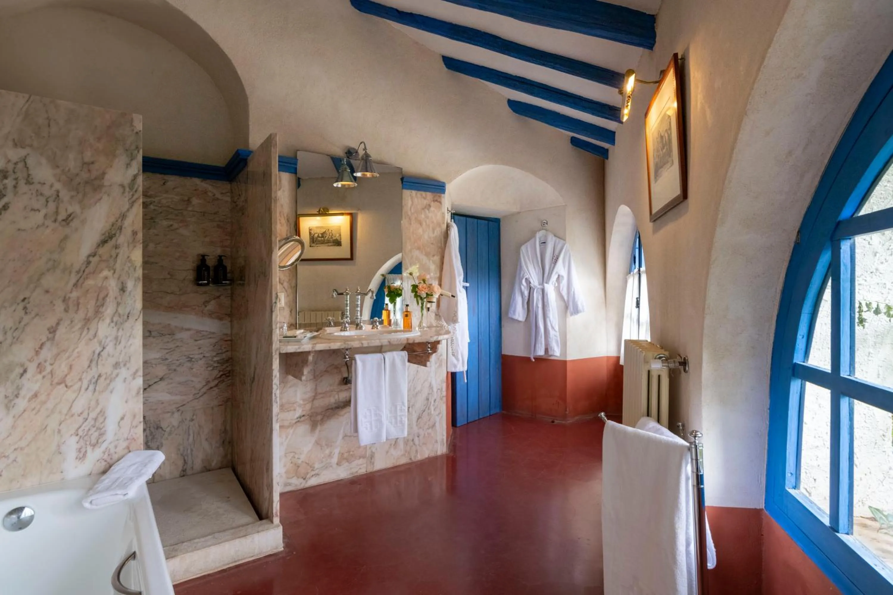 Shower in Monasterio de San Francisco