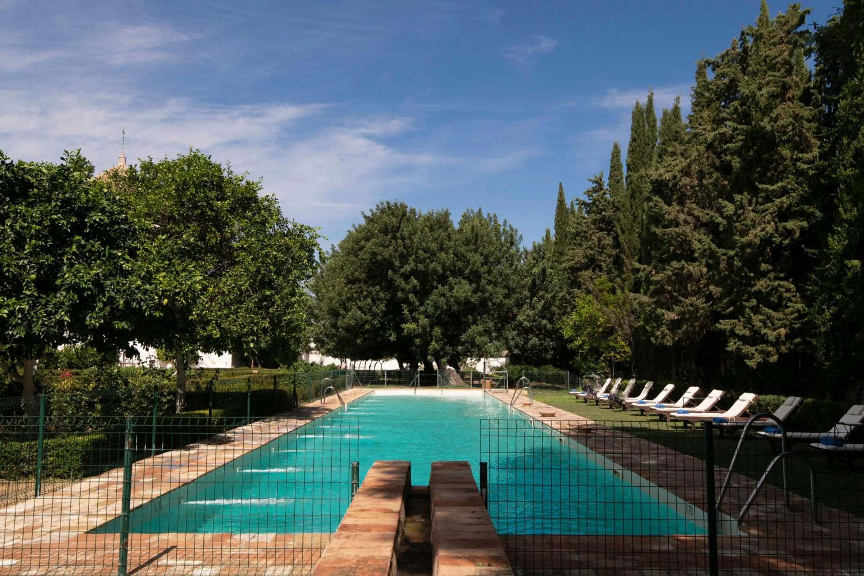 Swimming pool in Monasterio de San Francisco