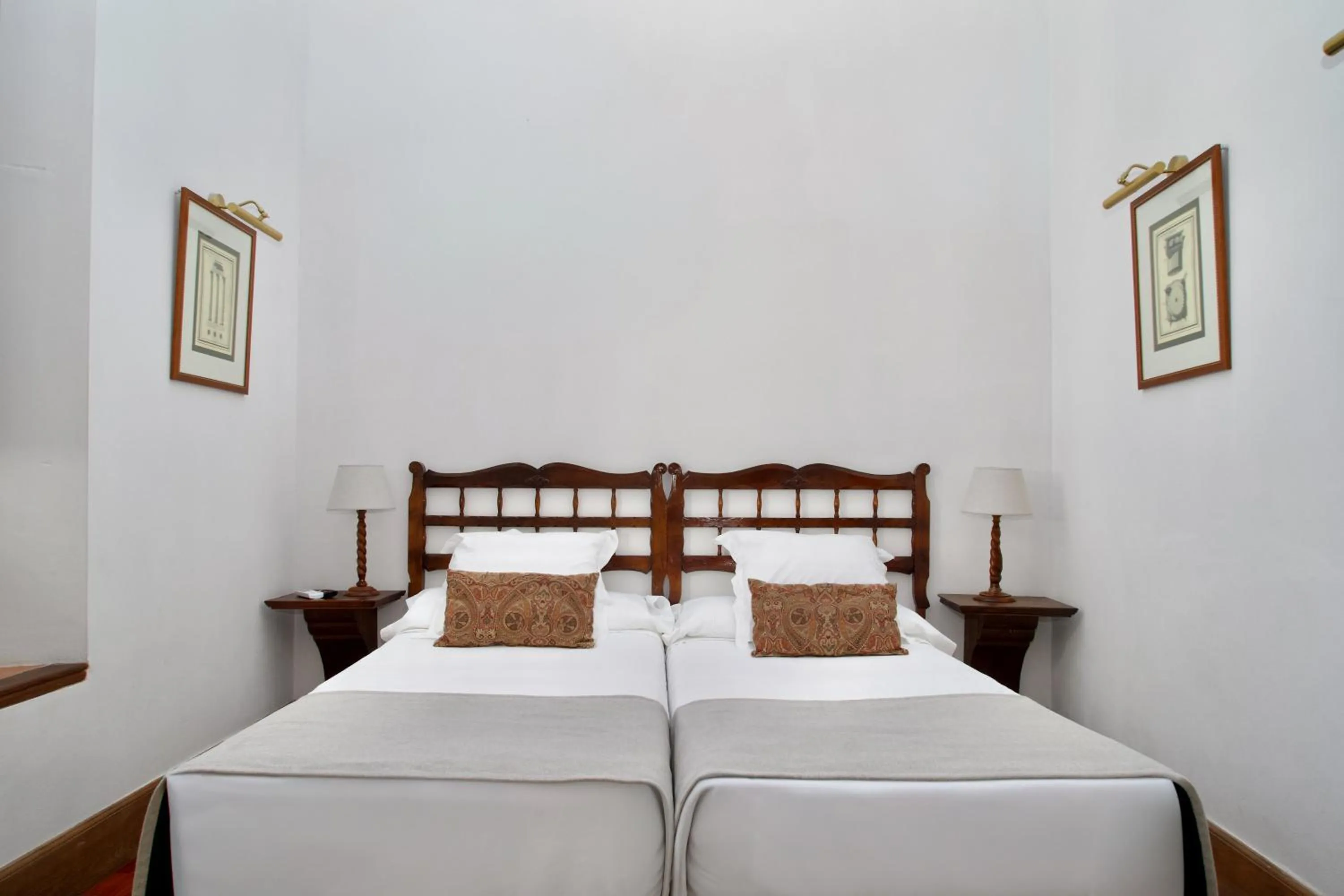 Bedroom, Bed in Monasterio de San Francisco