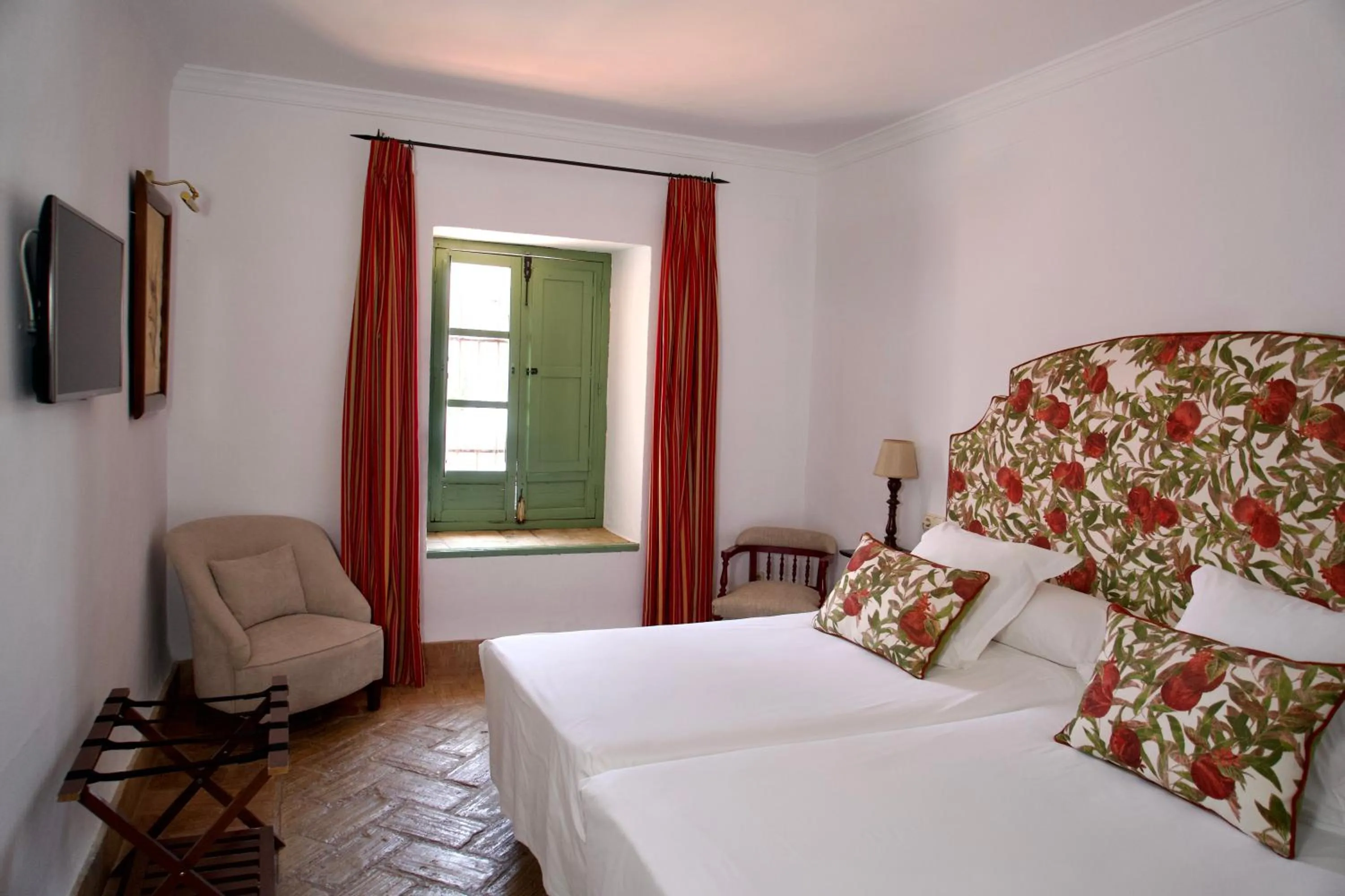 Bedroom, Bed in Monasterio de San Francisco