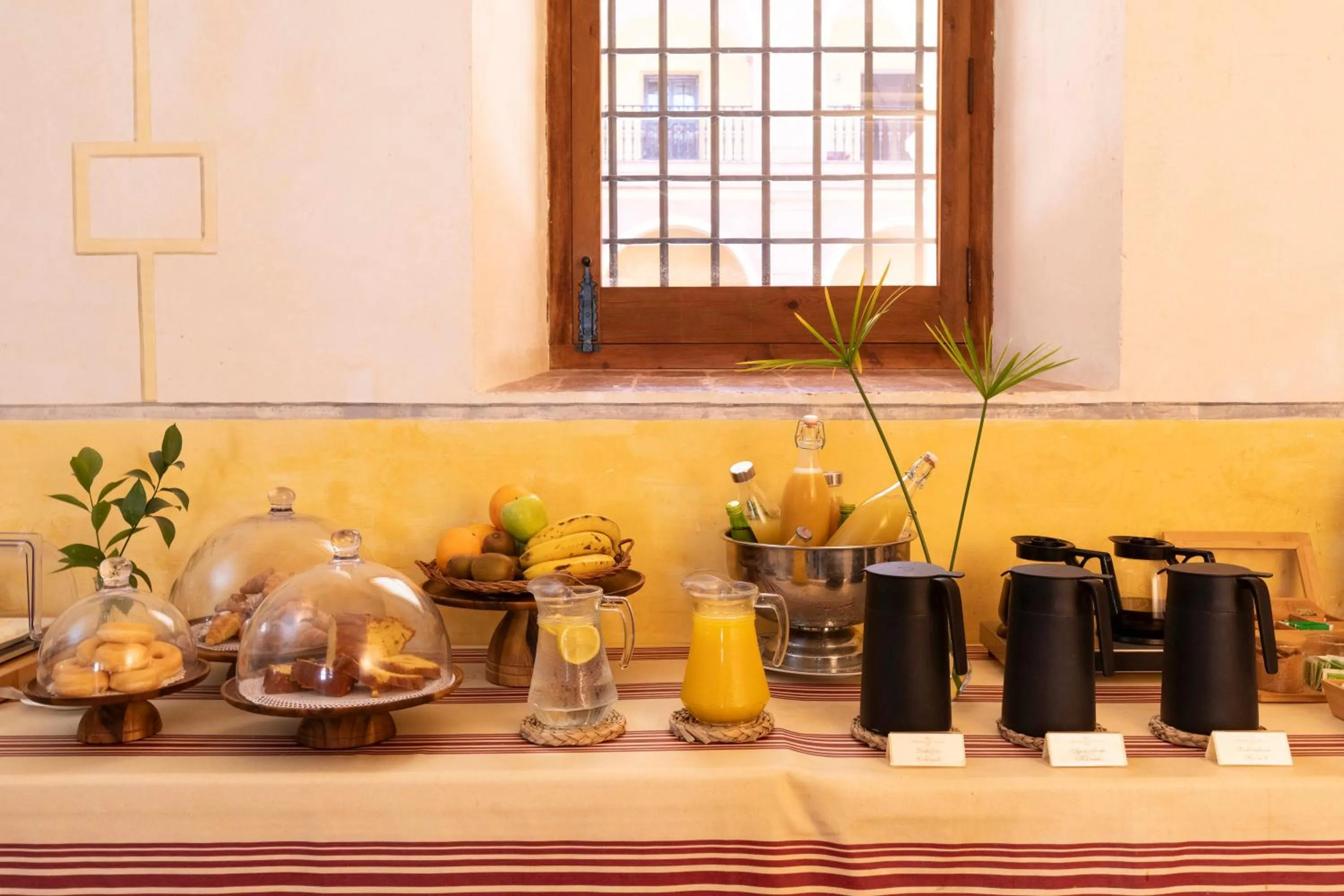 Breakfast in Monasterio de San Francisco