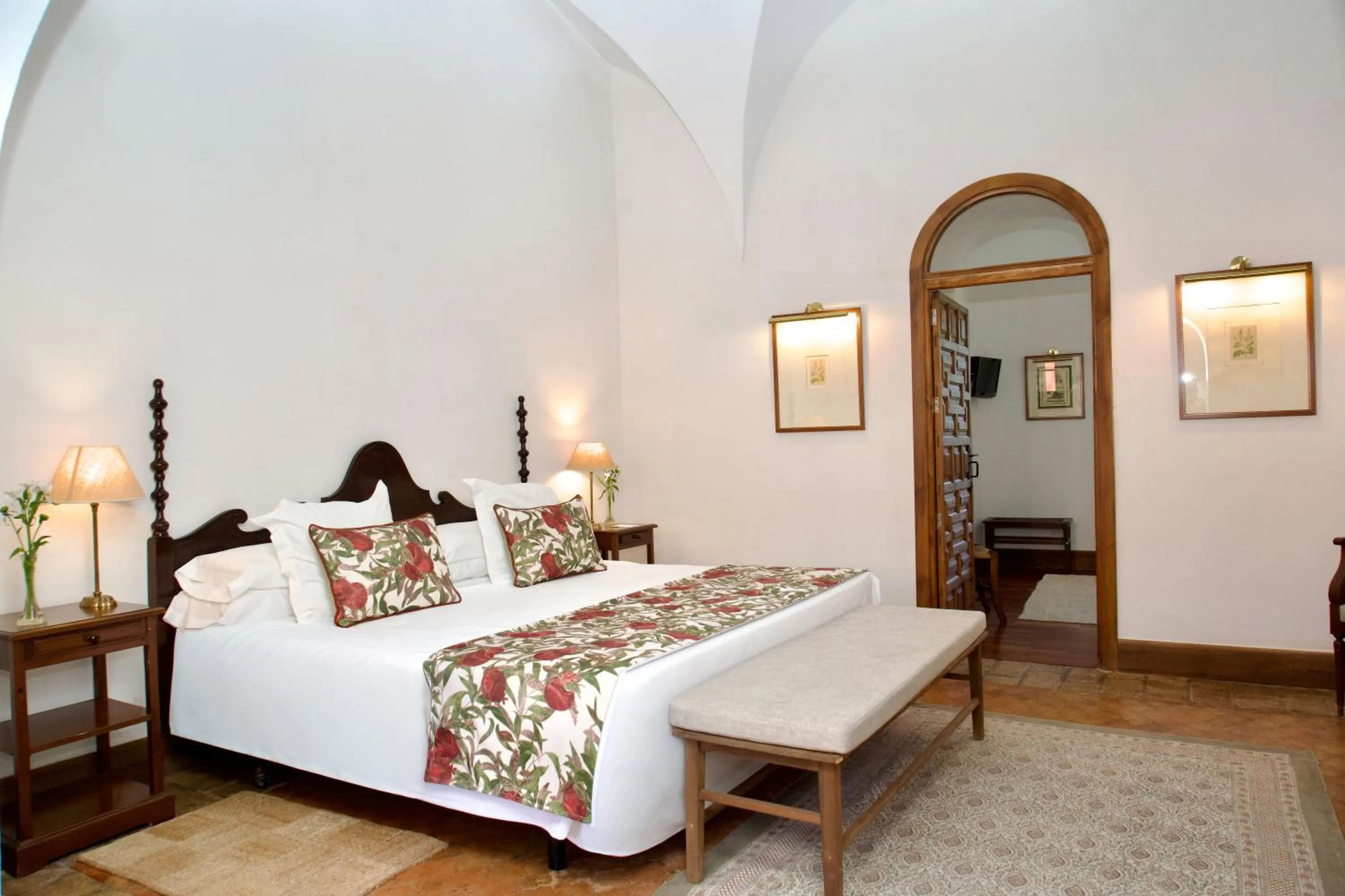 Bedroom, Bed in Monasterio de San Francisco