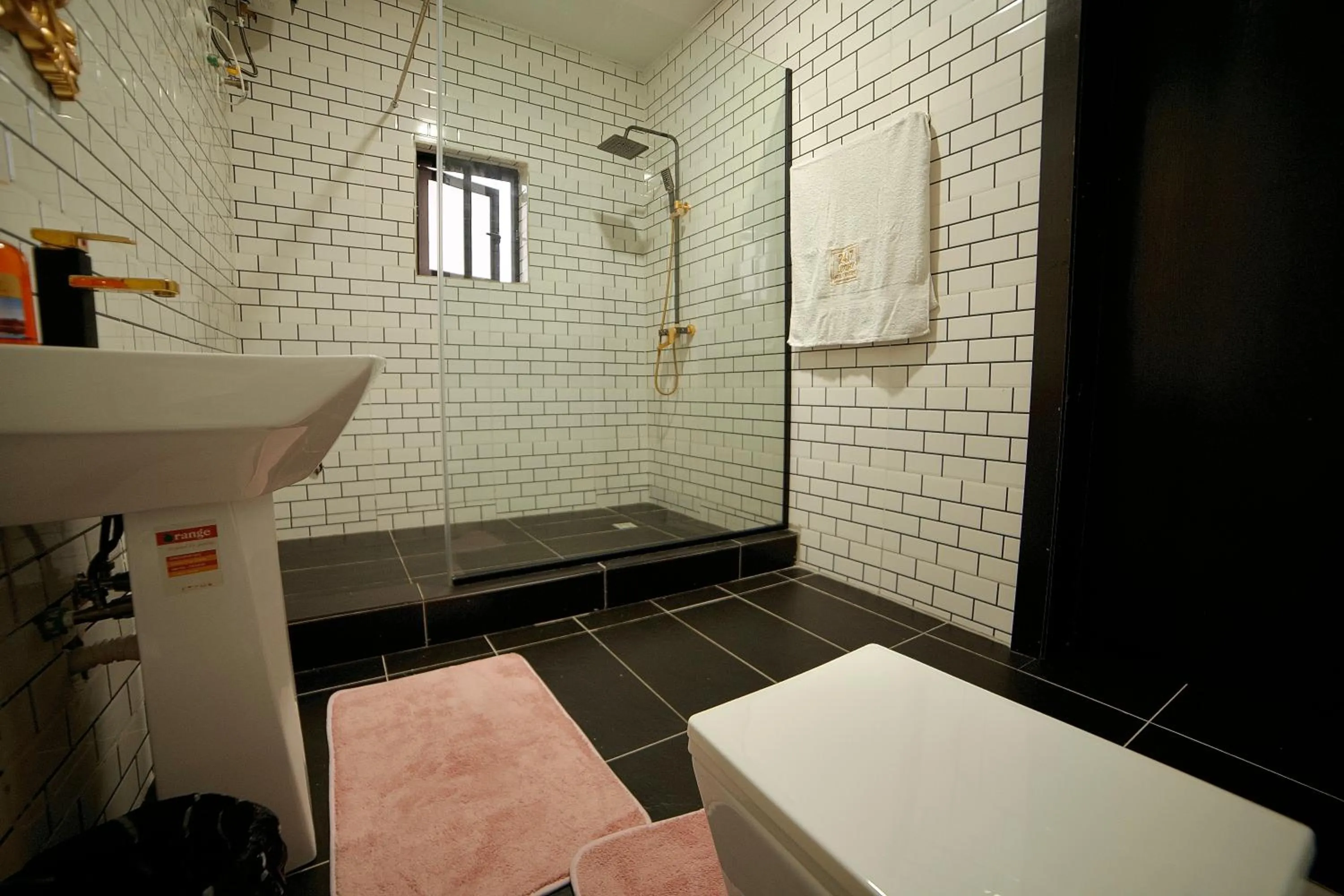 Shower in 247 Luxury Hotel & Apartment Ajah