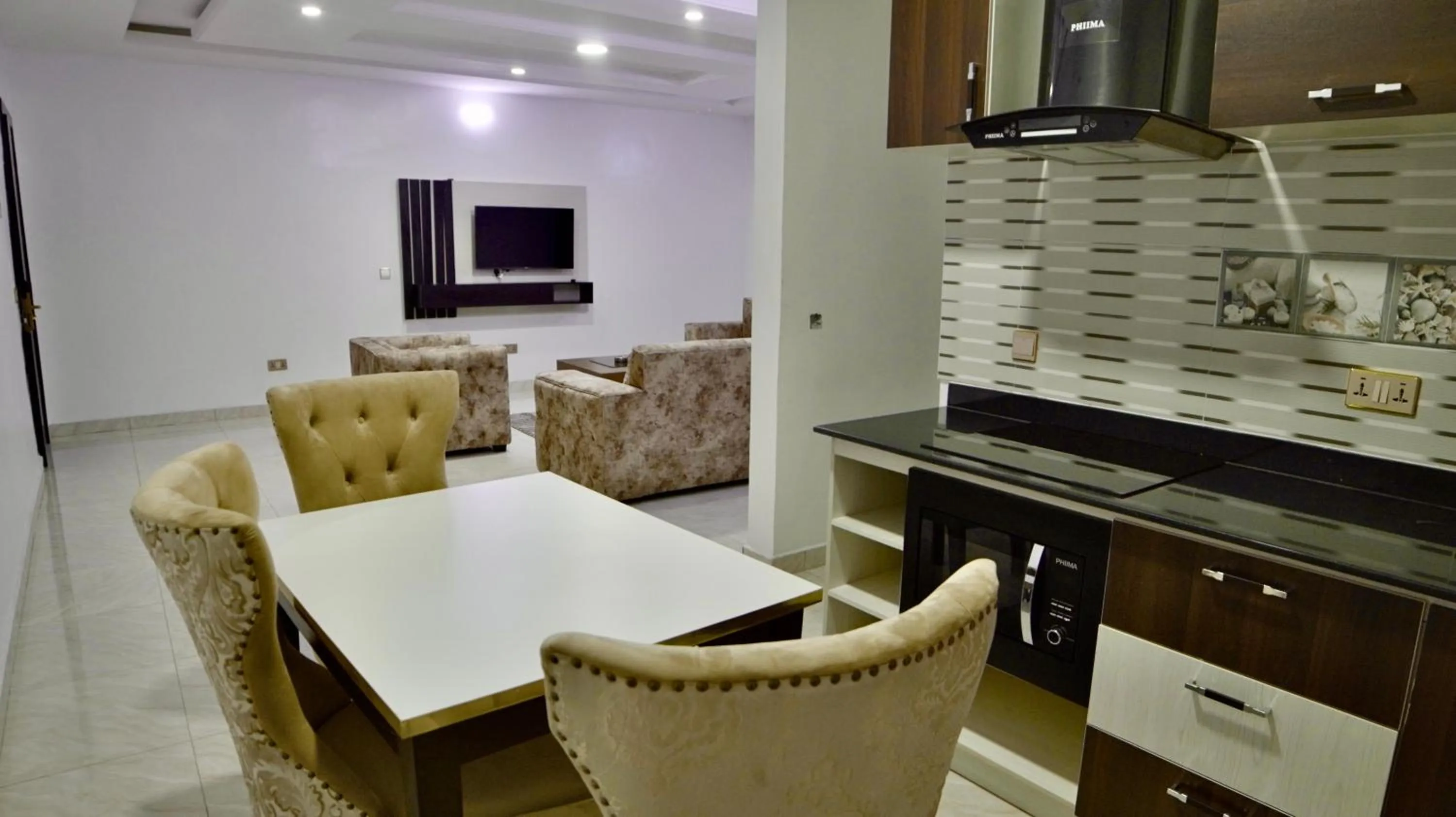 TV and multimedia in 247 Luxury Hotel & Apartment Ajah