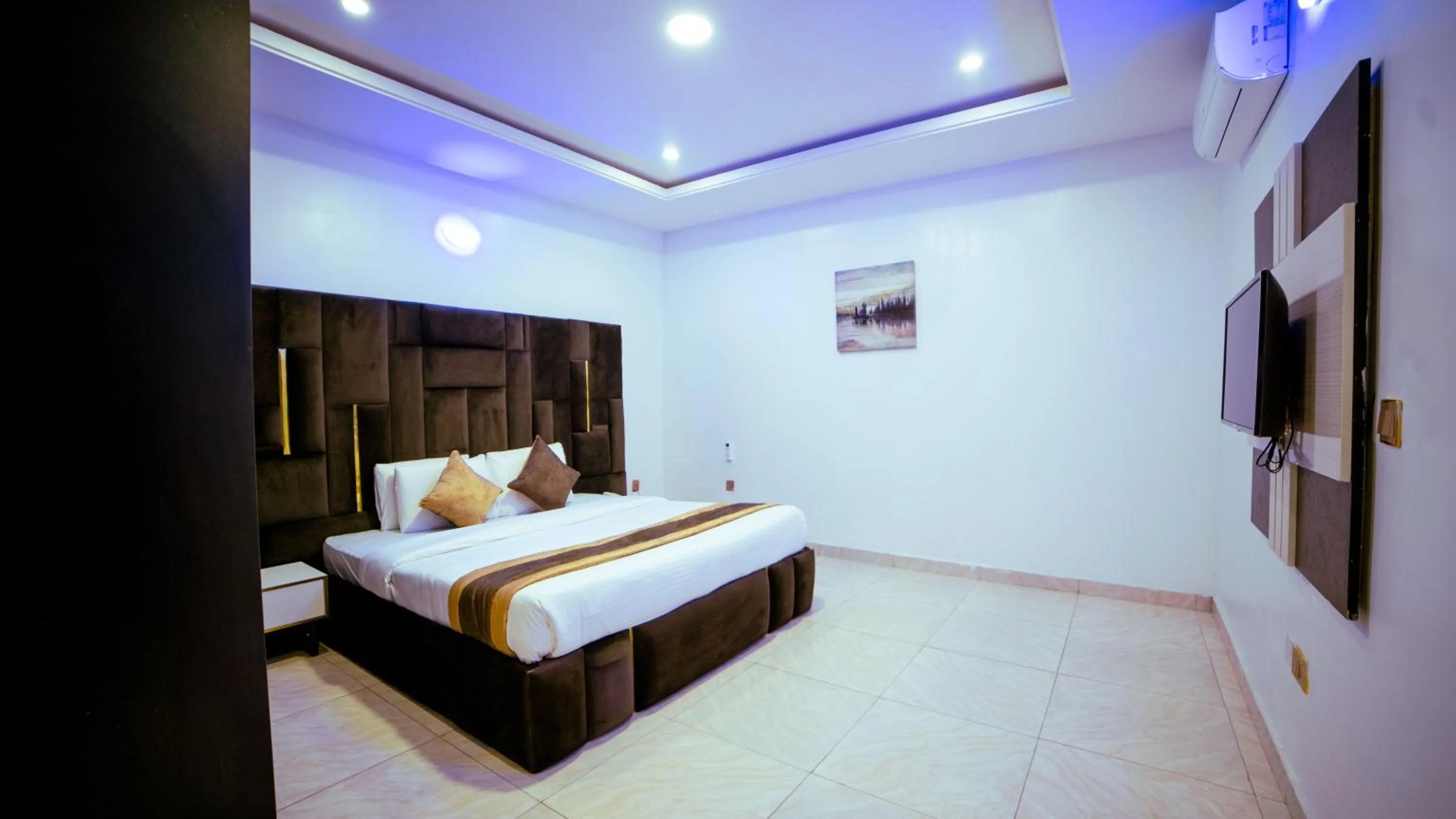 Bed in 247 Luxury Hotel & Apartment Ajah