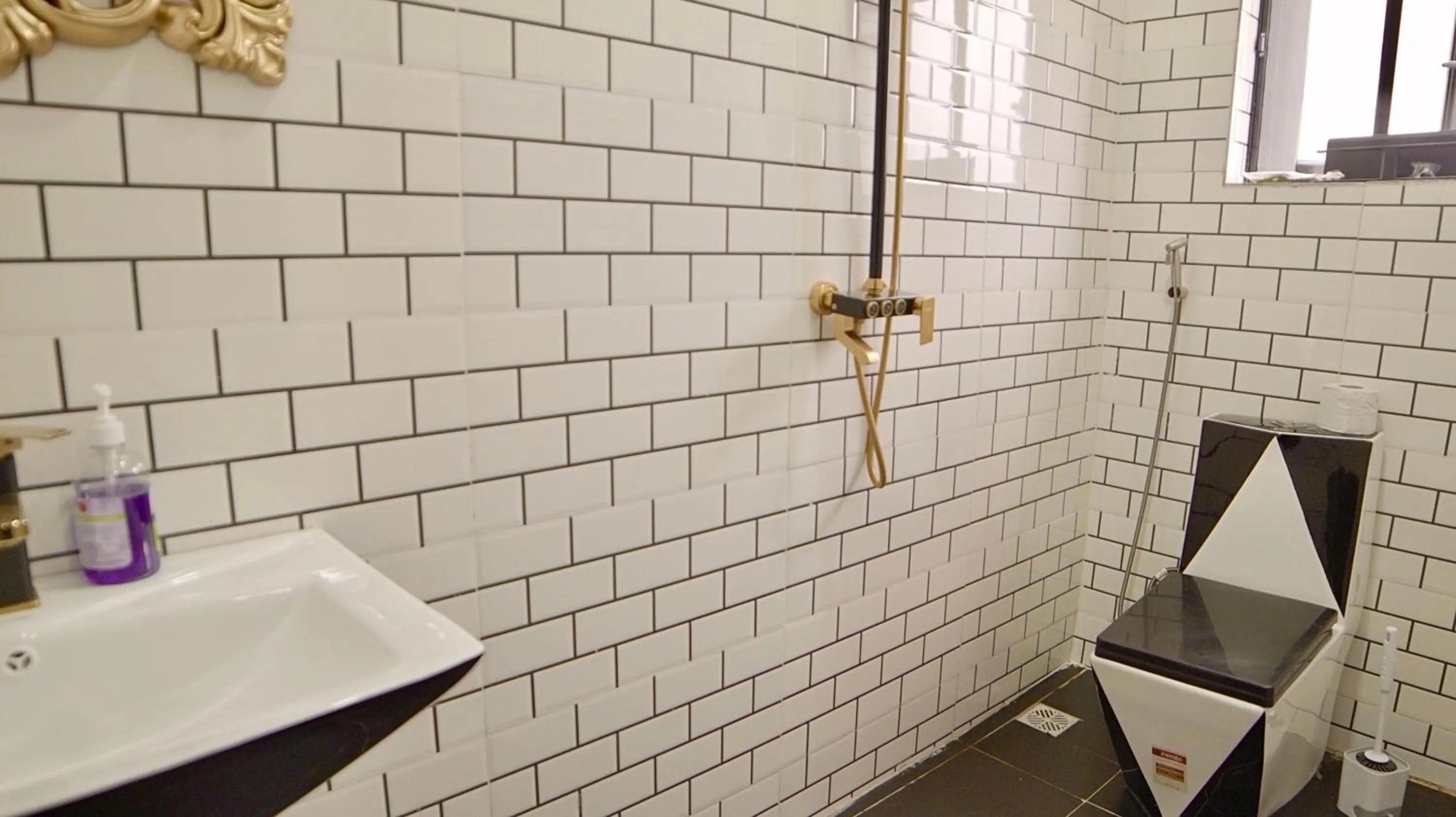 Bathroom in 247 Luxury Hotel & Apartment Ajah