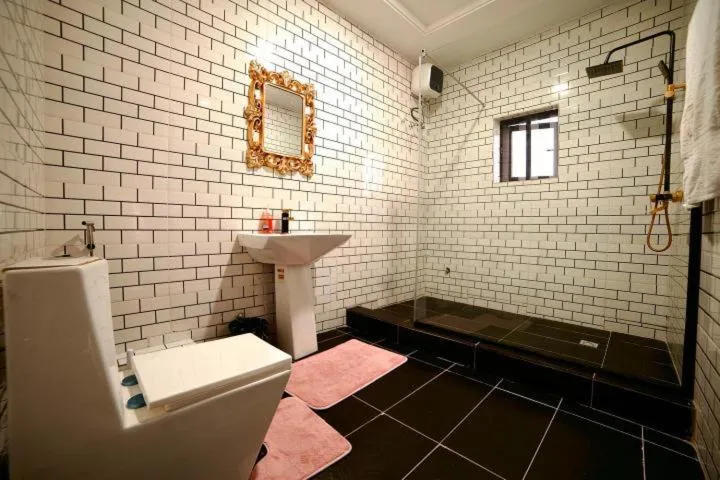 247 Luxury Hotel & Apartment Ajah