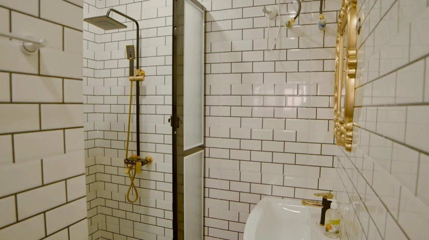 247 Luxury Hotel & Apartment Ajah