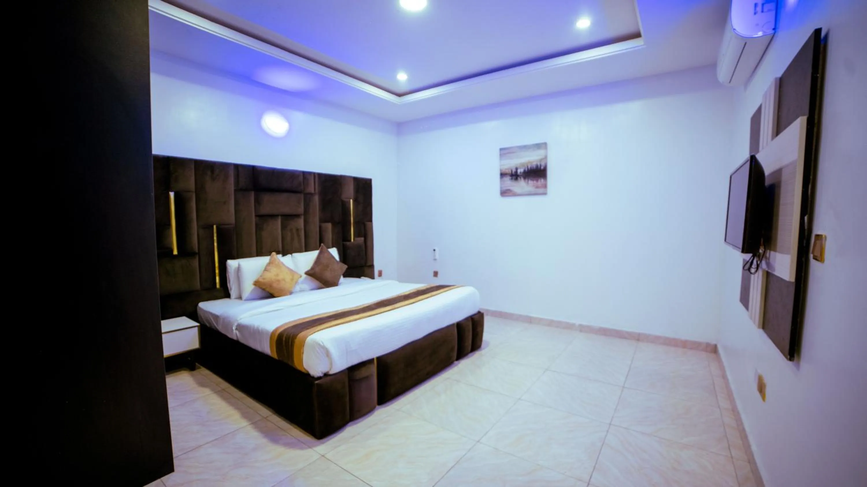 Bed in 247 Luxury Hotel & Apartment Ajah