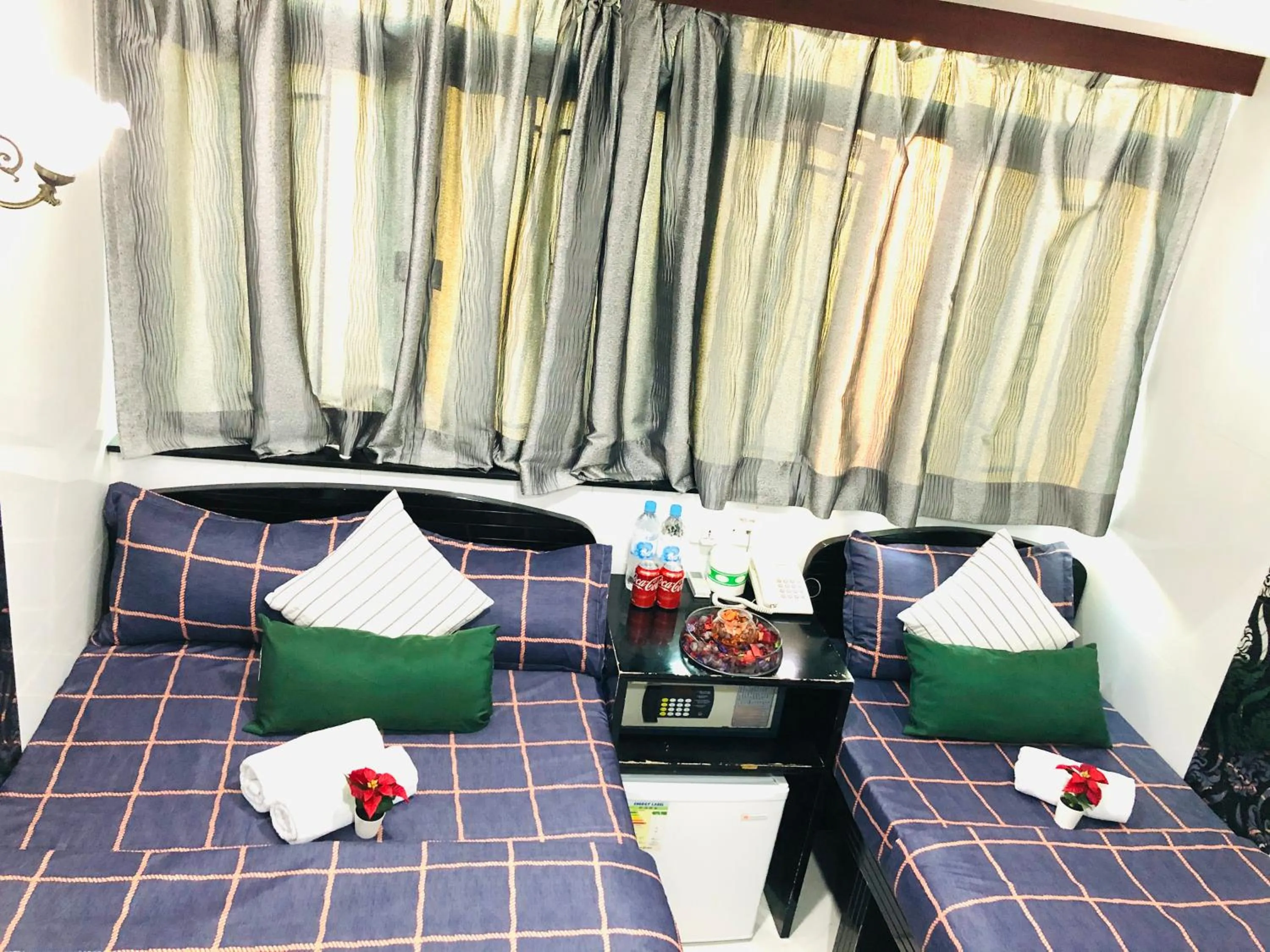 cot, Bed in Australia Lounge