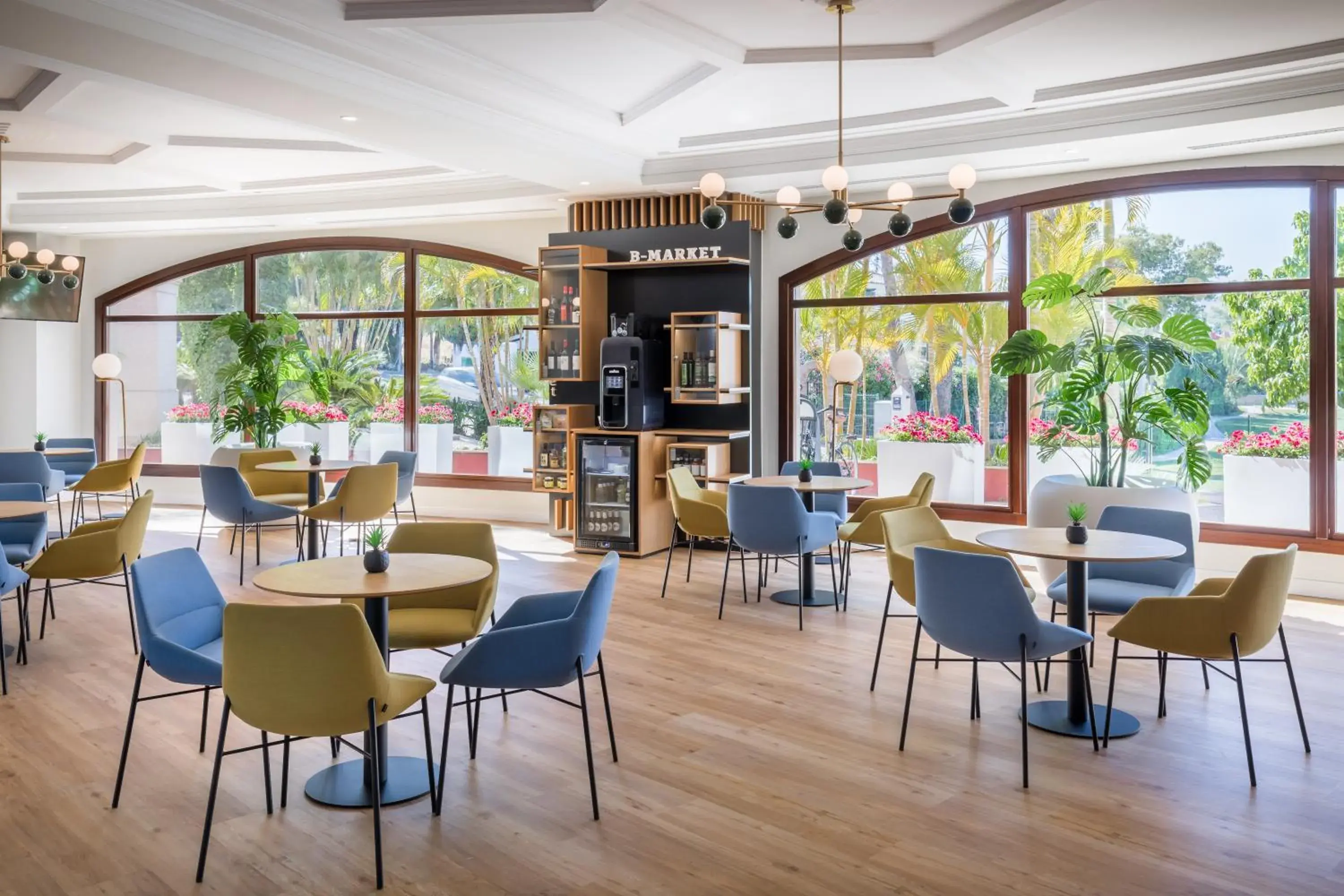 Lounge or bar in Barceló Marbella Lounge or bar in Barceló Marbella