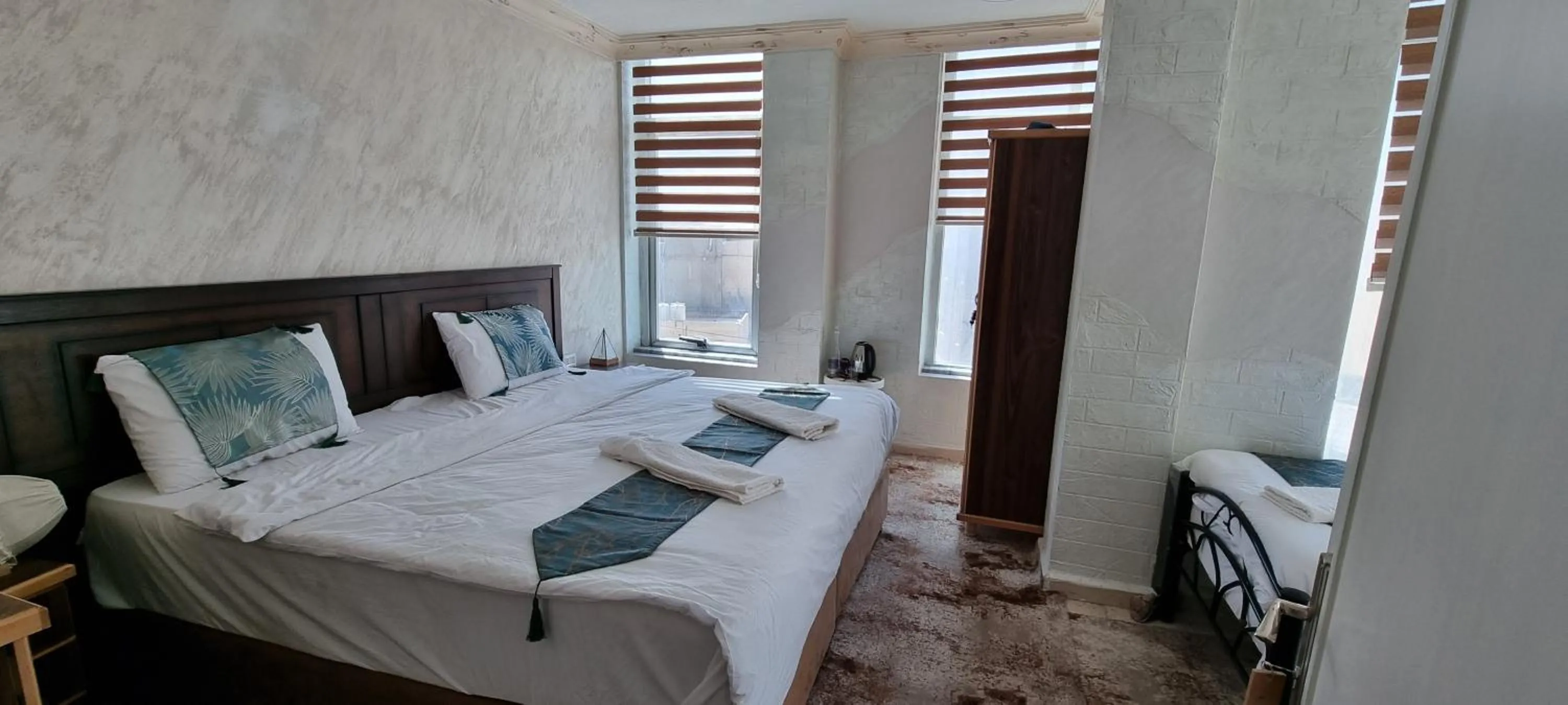 Bed in Raqeem Hotel