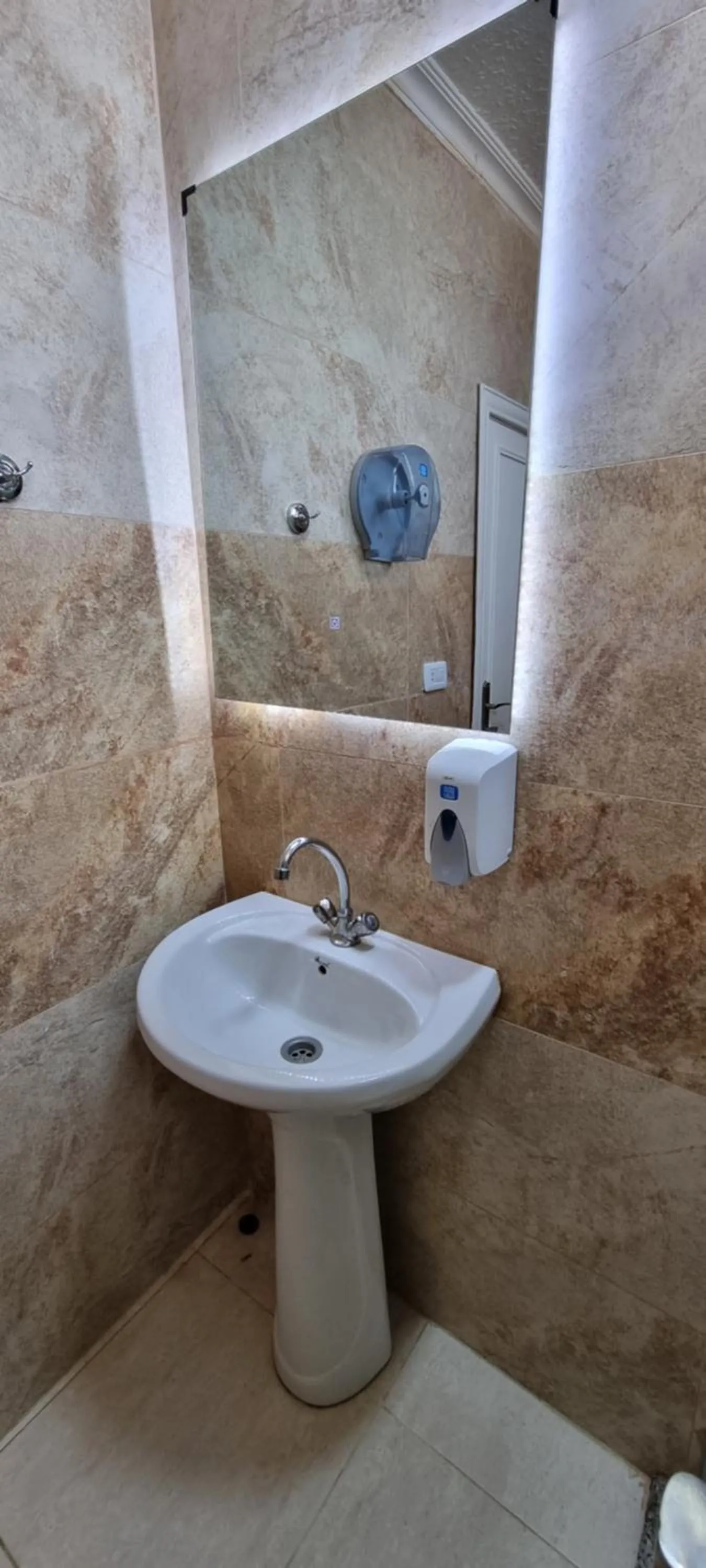 Bathroom in Raqeem Hotel