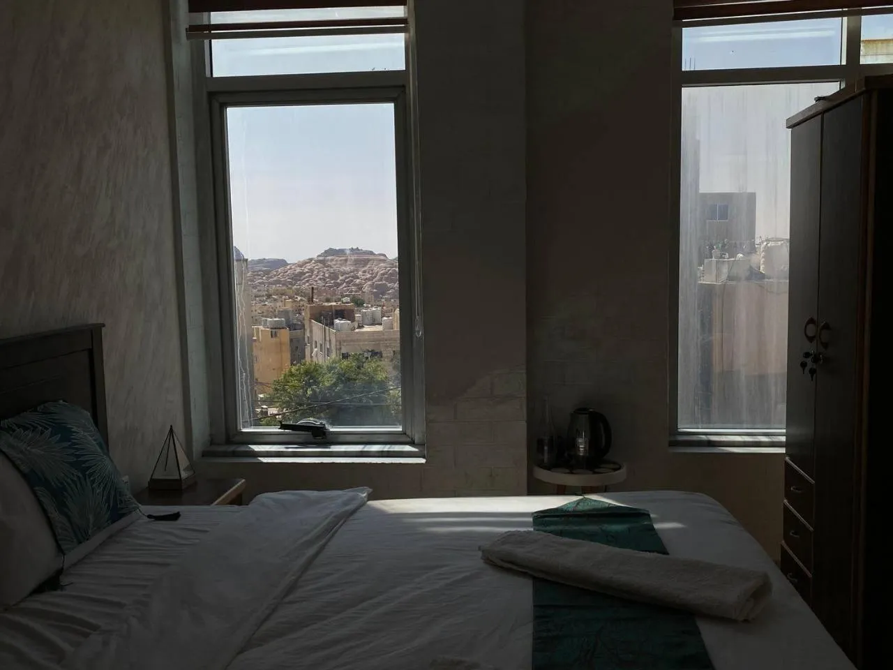 Bed in Raqeem Hotel