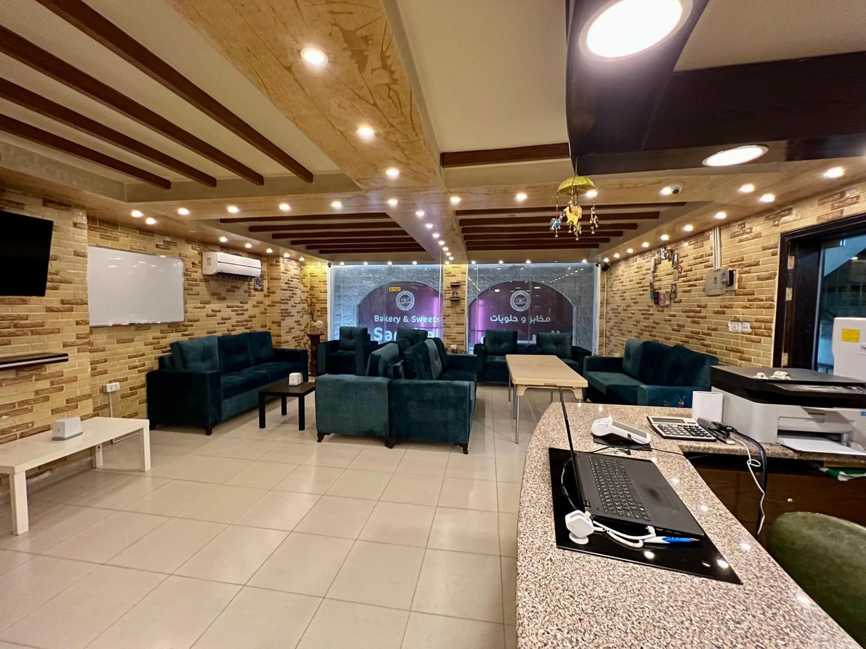 Lobby or reception in Raqeem Hotel