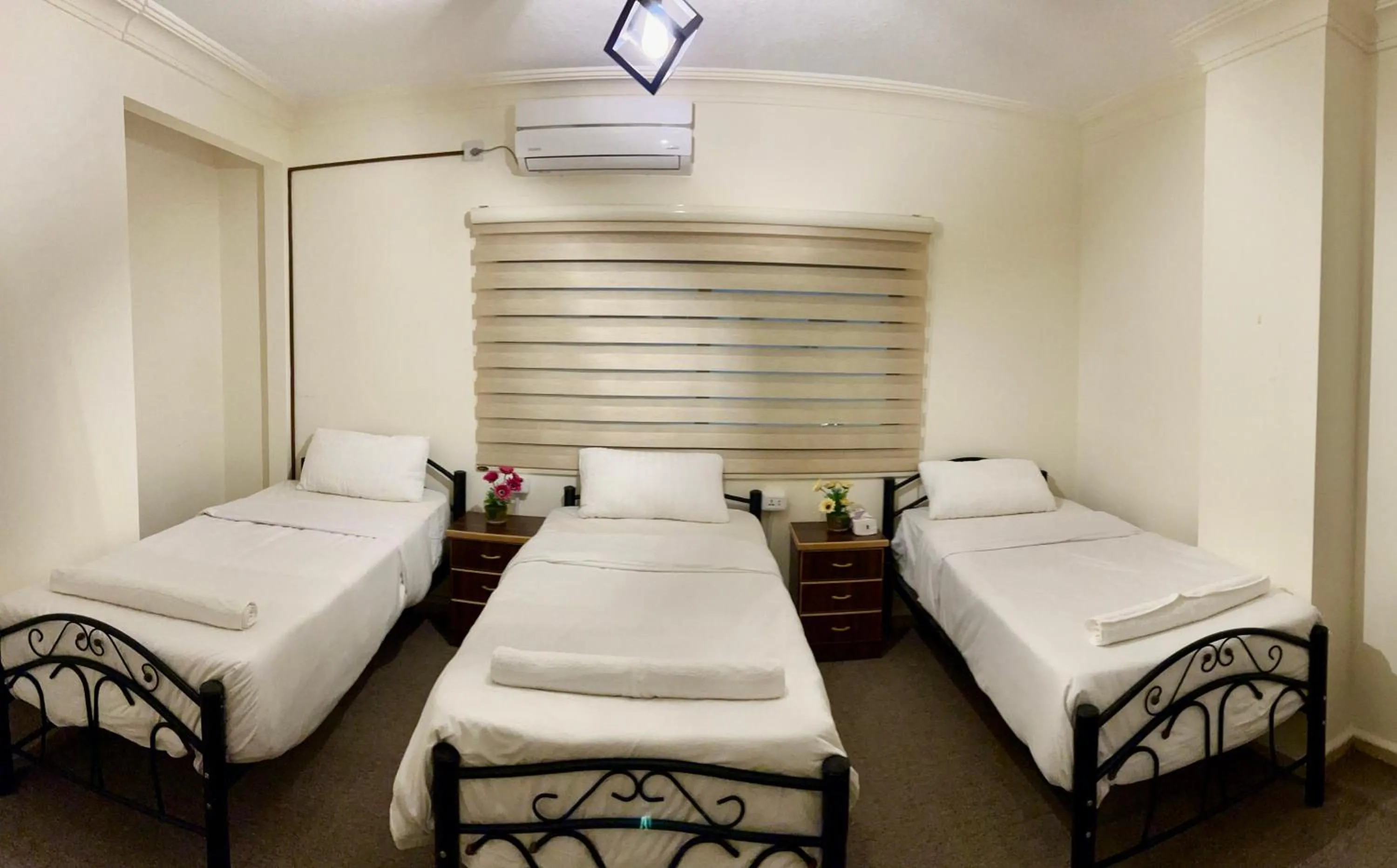 Bed in Raqeem Hotel