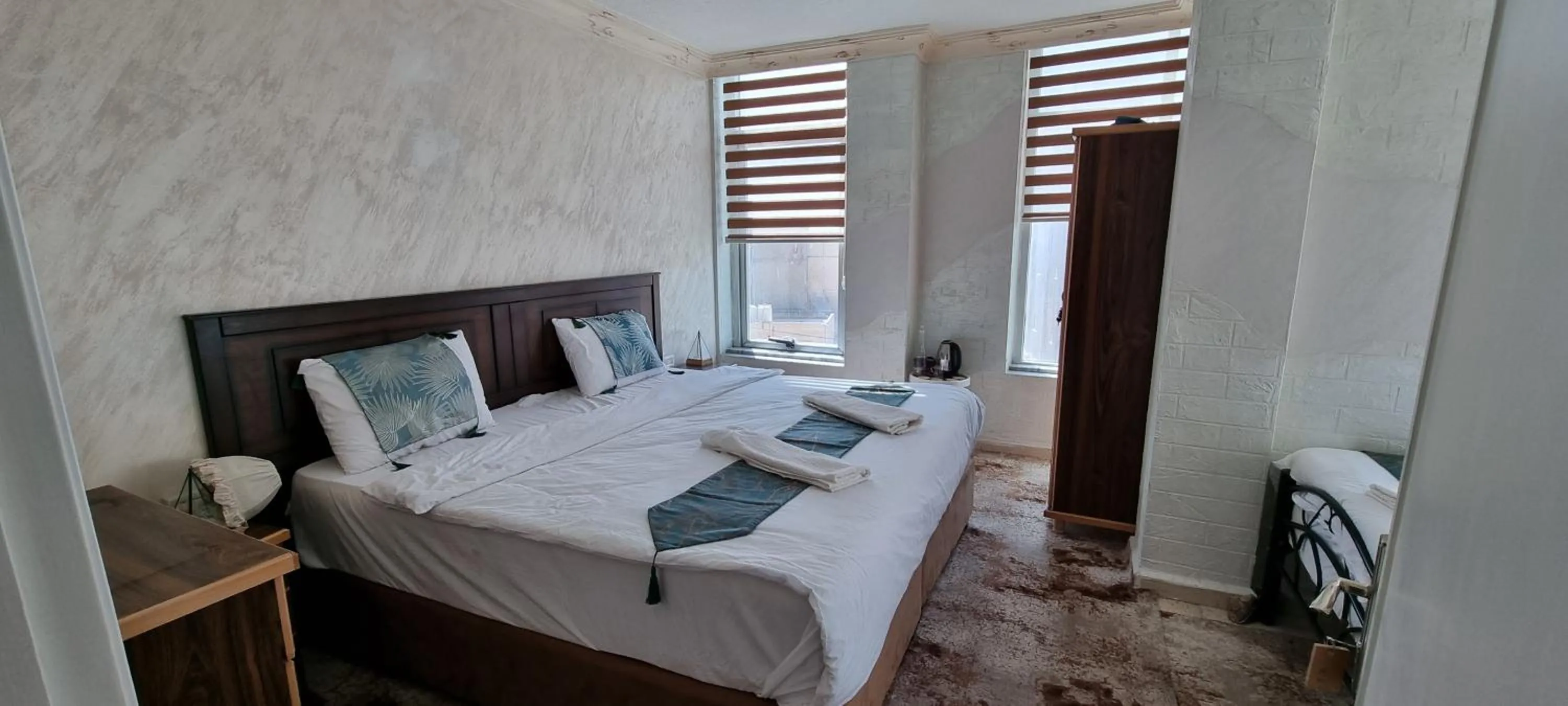 Bed in Raqeem Hotel