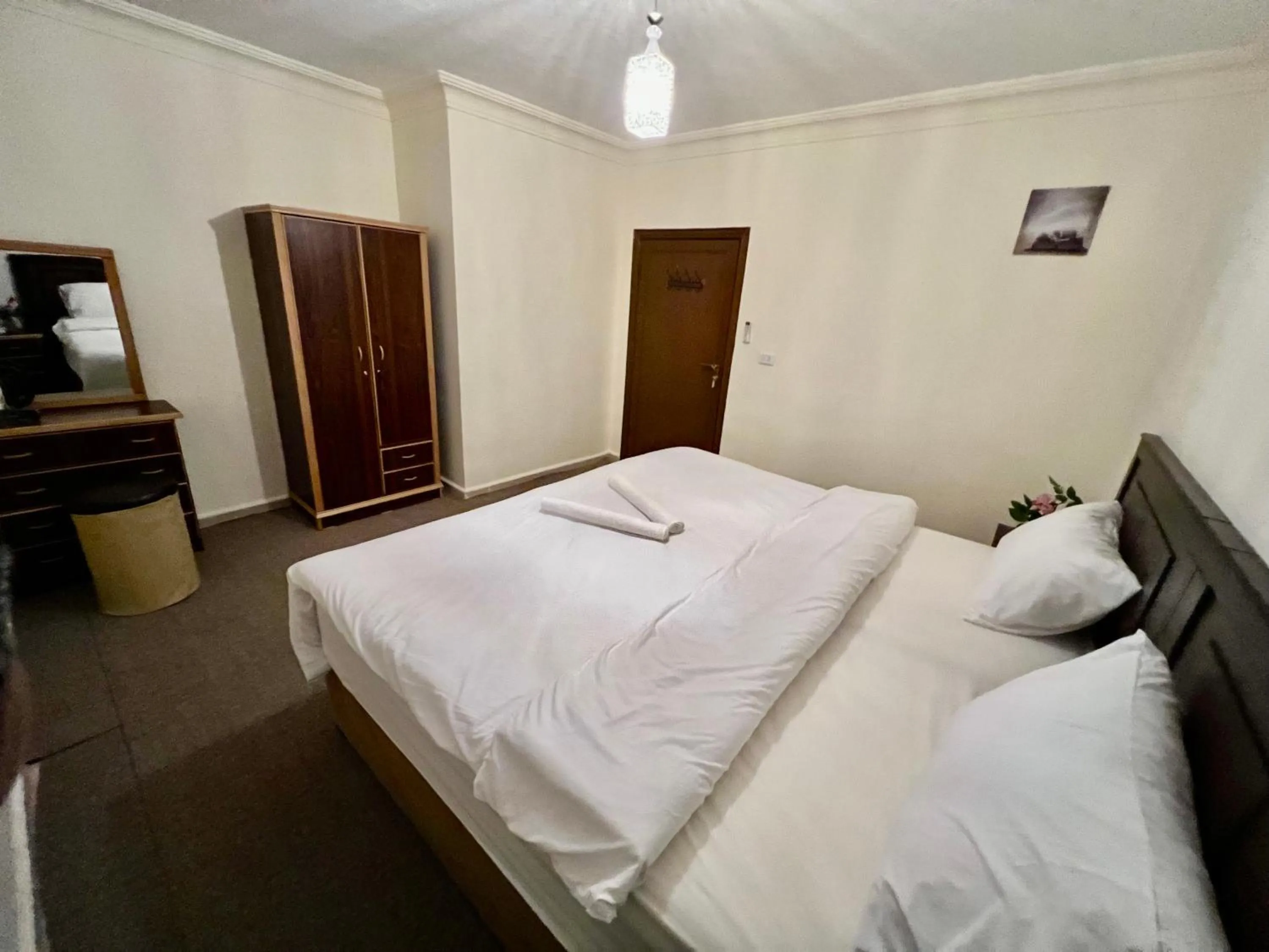 Photo of the whole room, Bed in Raqeem Hotel