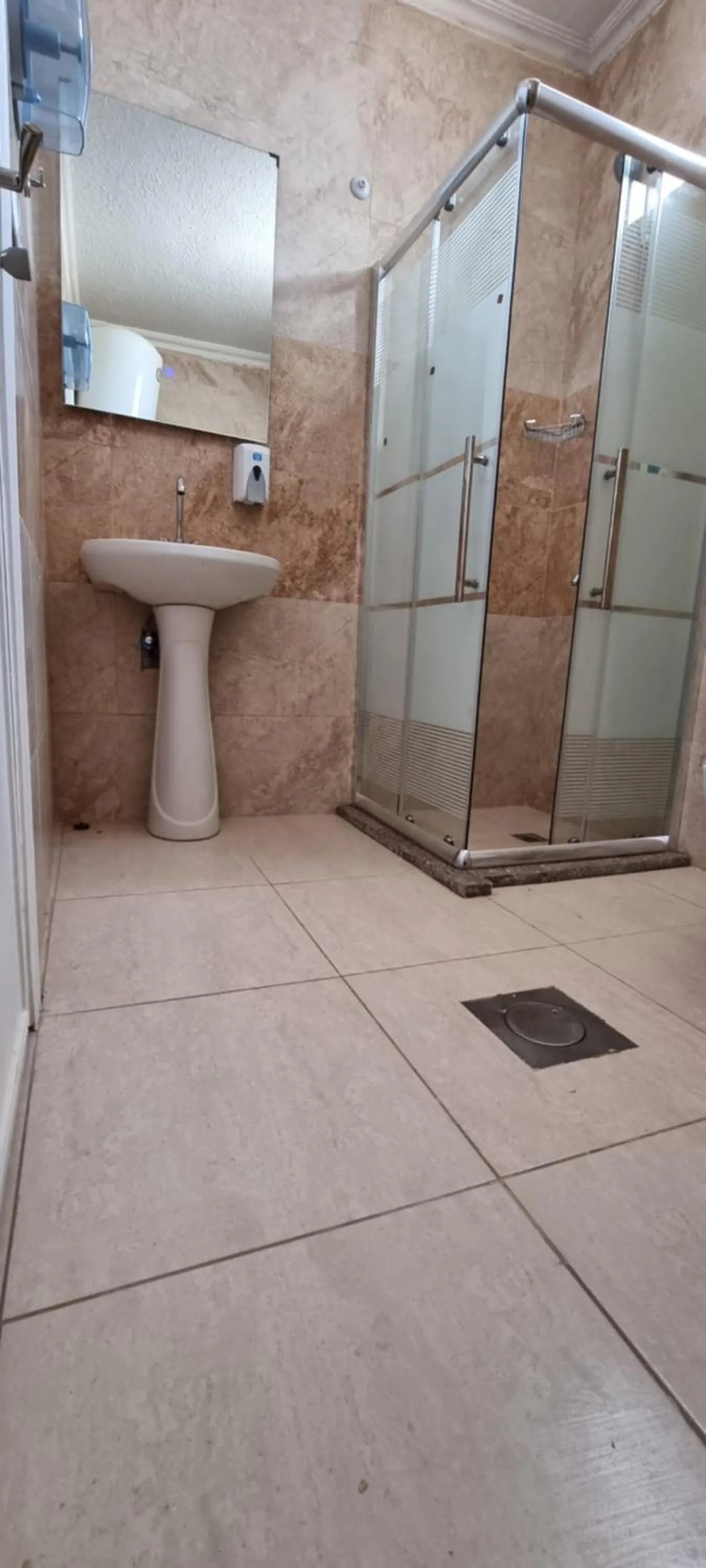 Shower in Raqeem Hotel