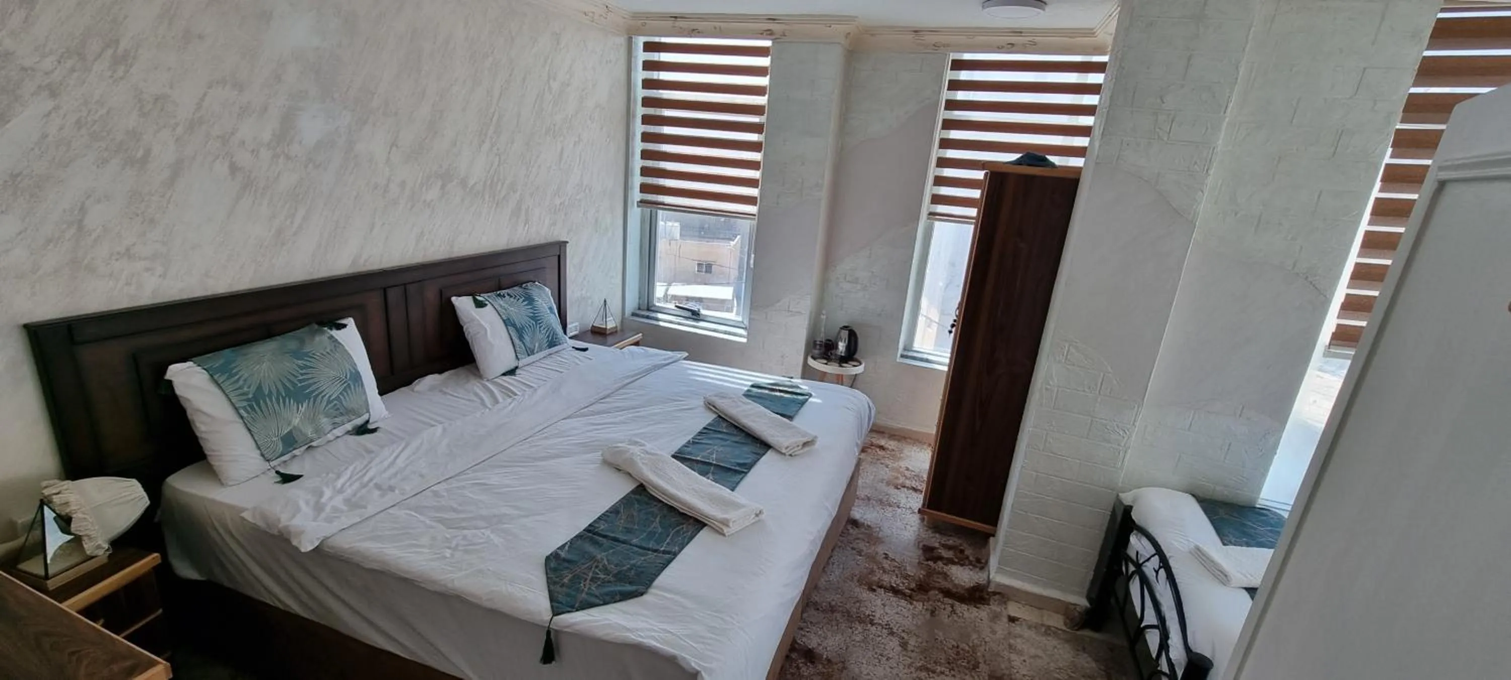 Bed in Raqeem Hotel