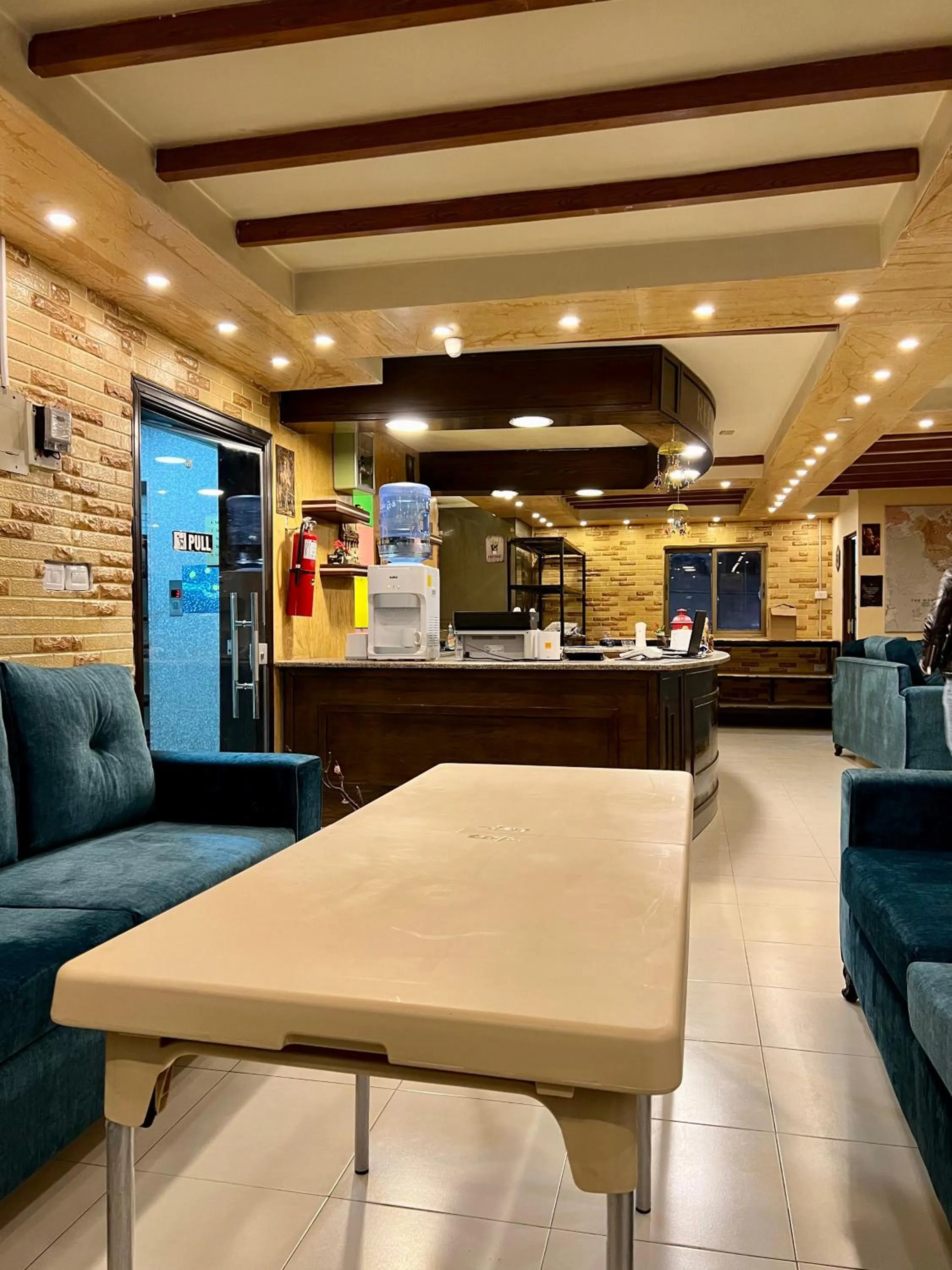 Restaurant/places to eat in Raqeem Hotel