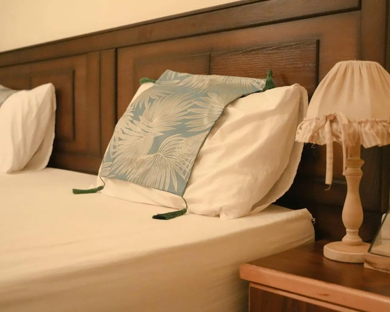Bed in Raqeem Hotel