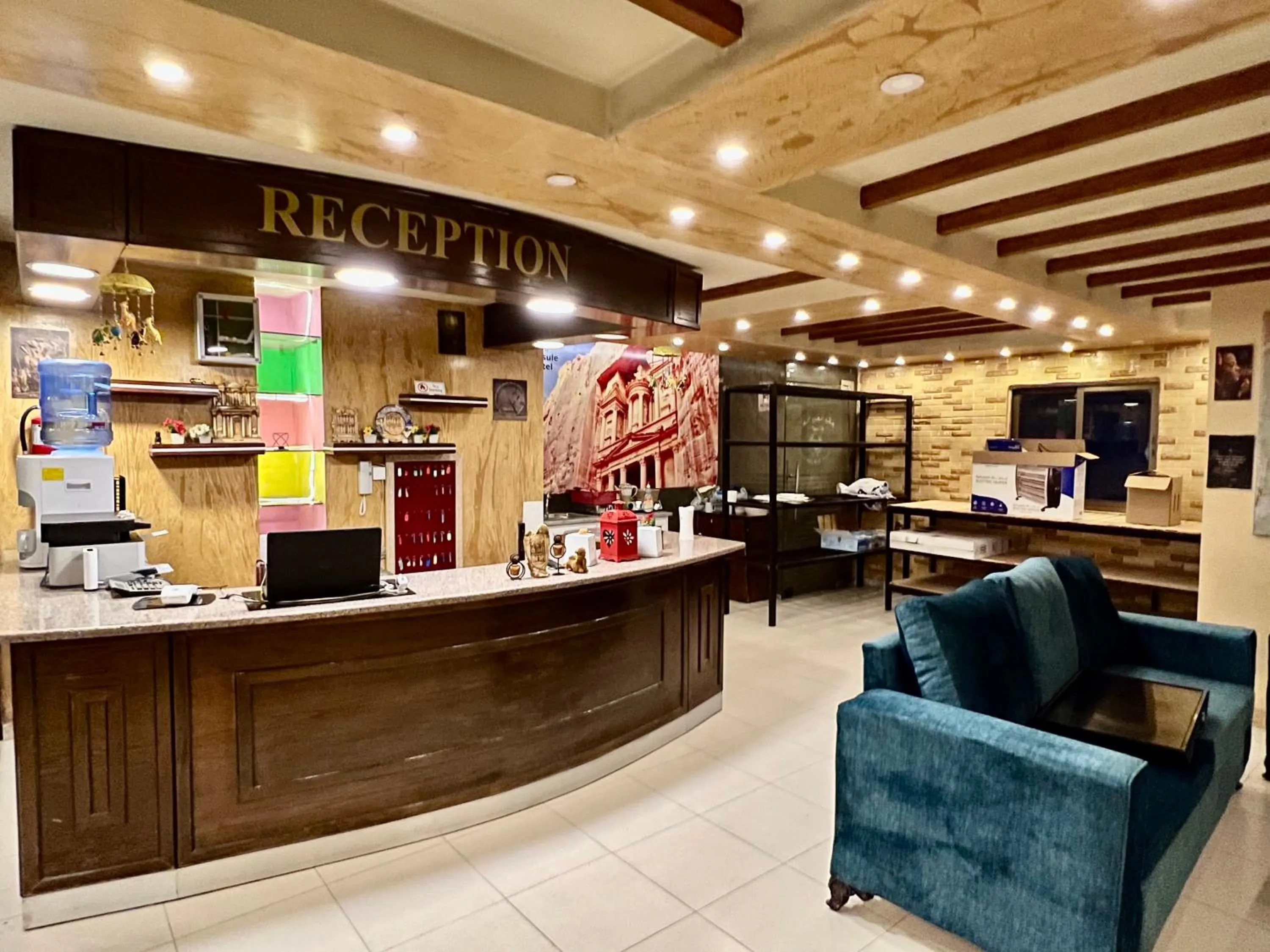 Restaurant/places to eat in Raqeem Hotel
