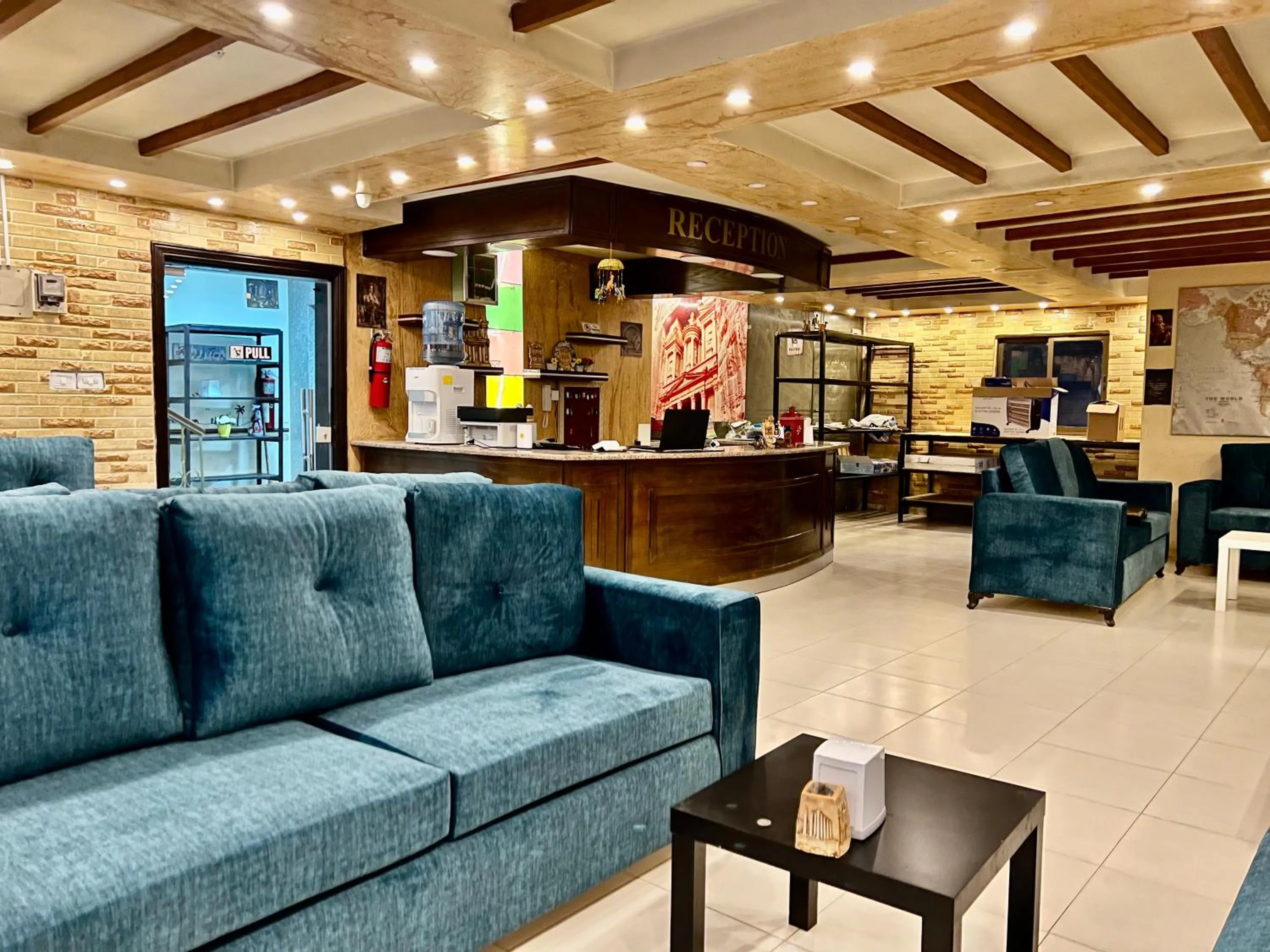 Restaurant/places to eat in Raqeem Hotel