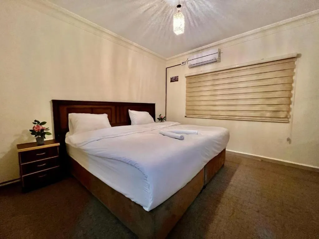 Bed in Raqeem Hotel