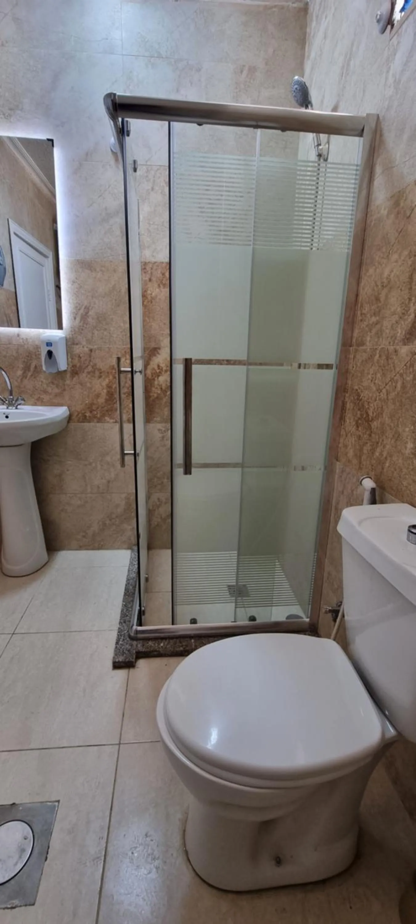 Shower in Raqeem Hotel