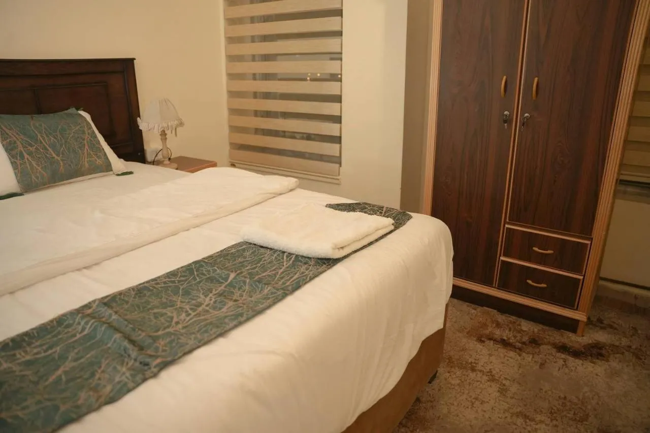 Bed in Raqeem Hotel
