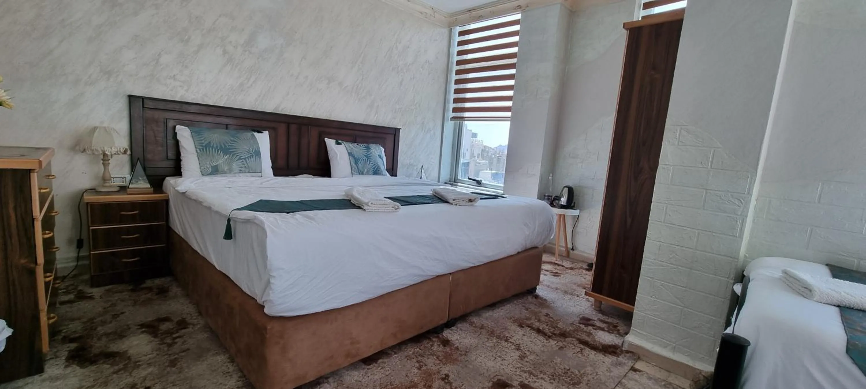 Bed in Raqeem Hotel