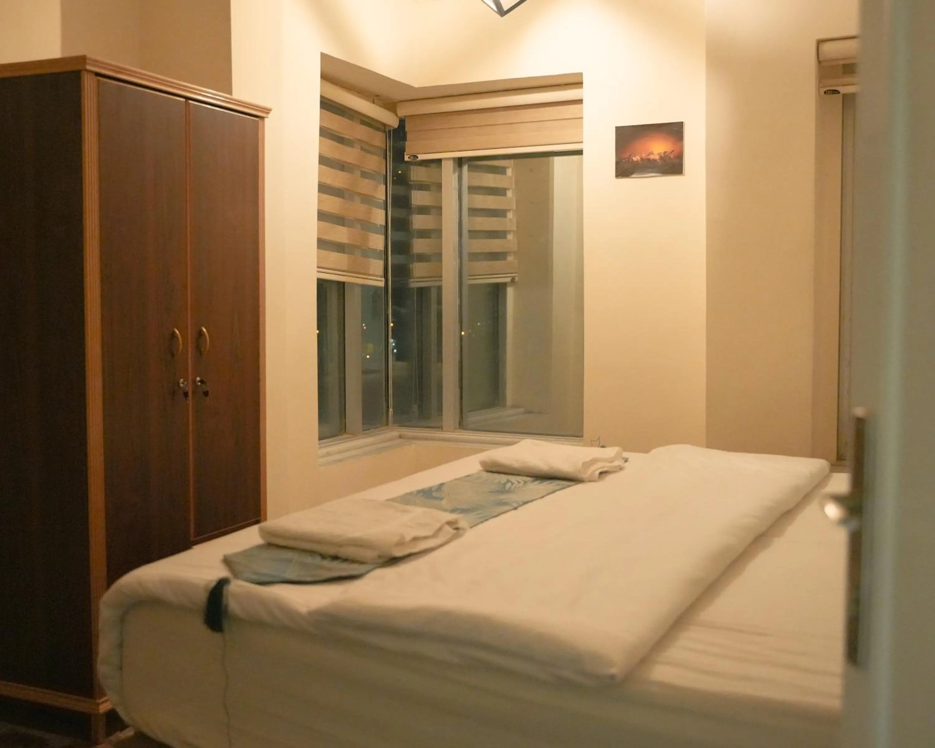 Bed in Raqeem Hotel