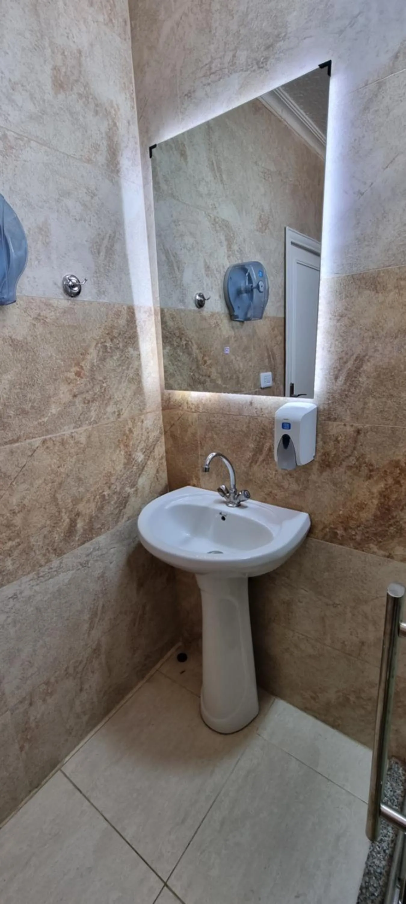 Shower in Raqeem Hotel