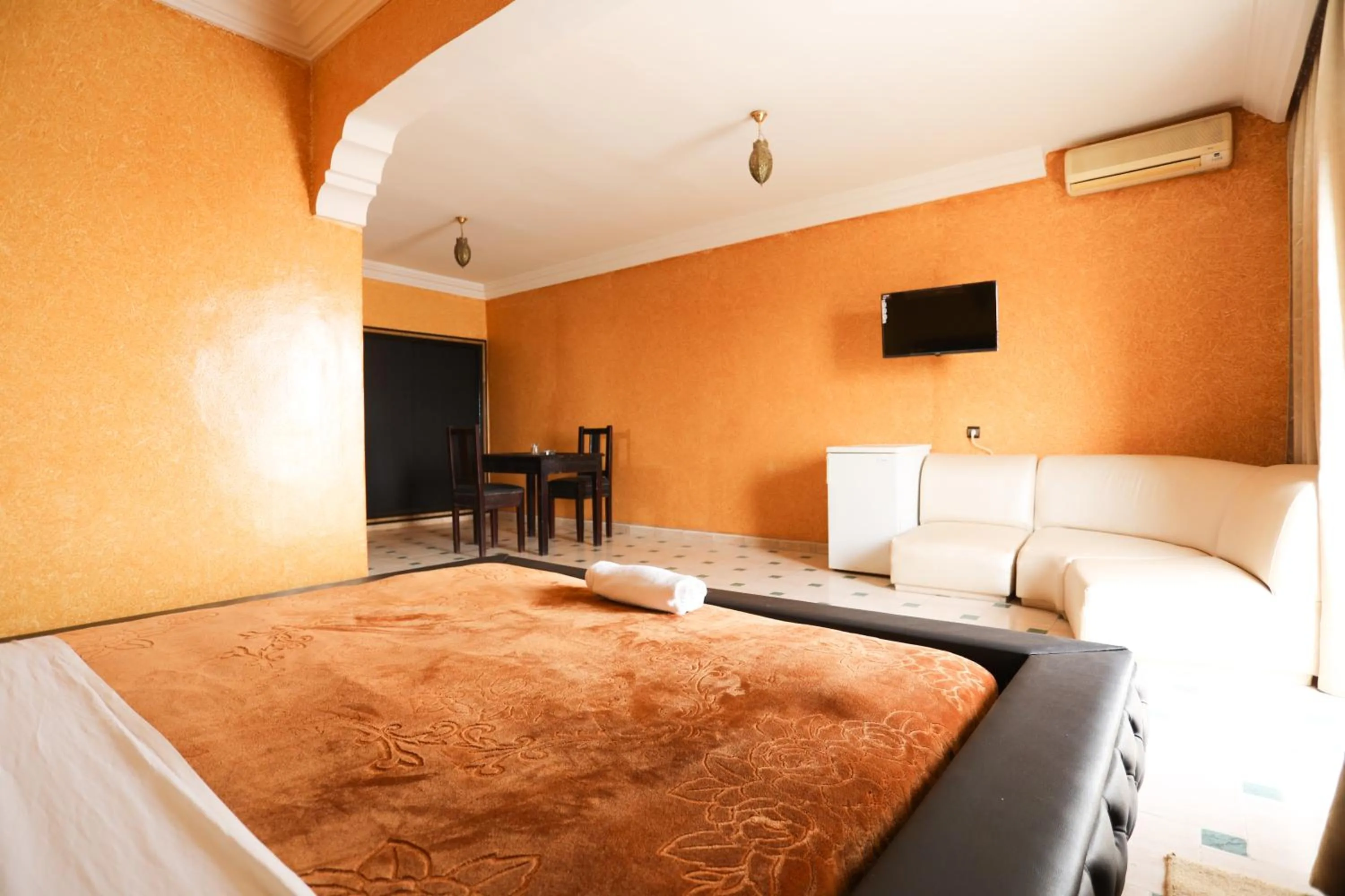 Communal lounge/ TV room in nagjir centre ville