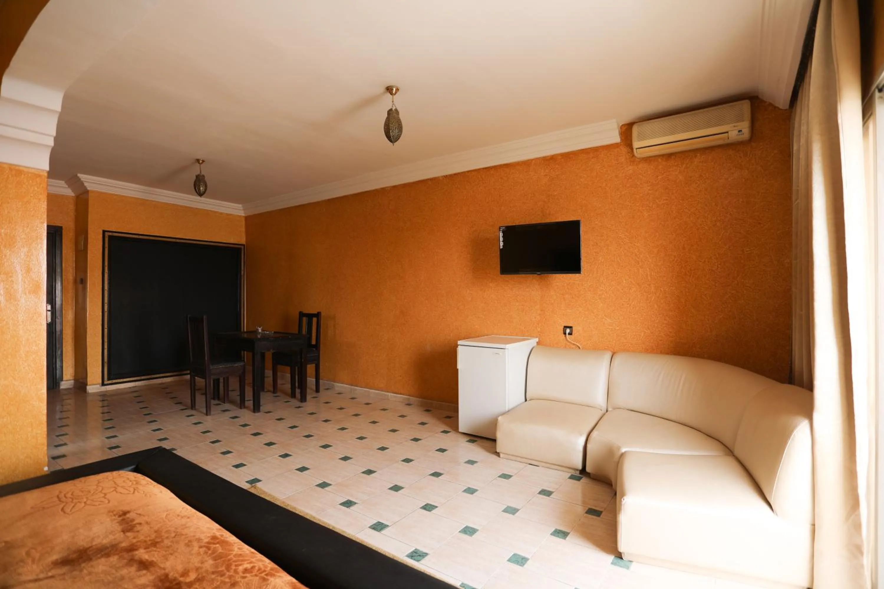 Communal lounge/ TV room in nagjir centre ville