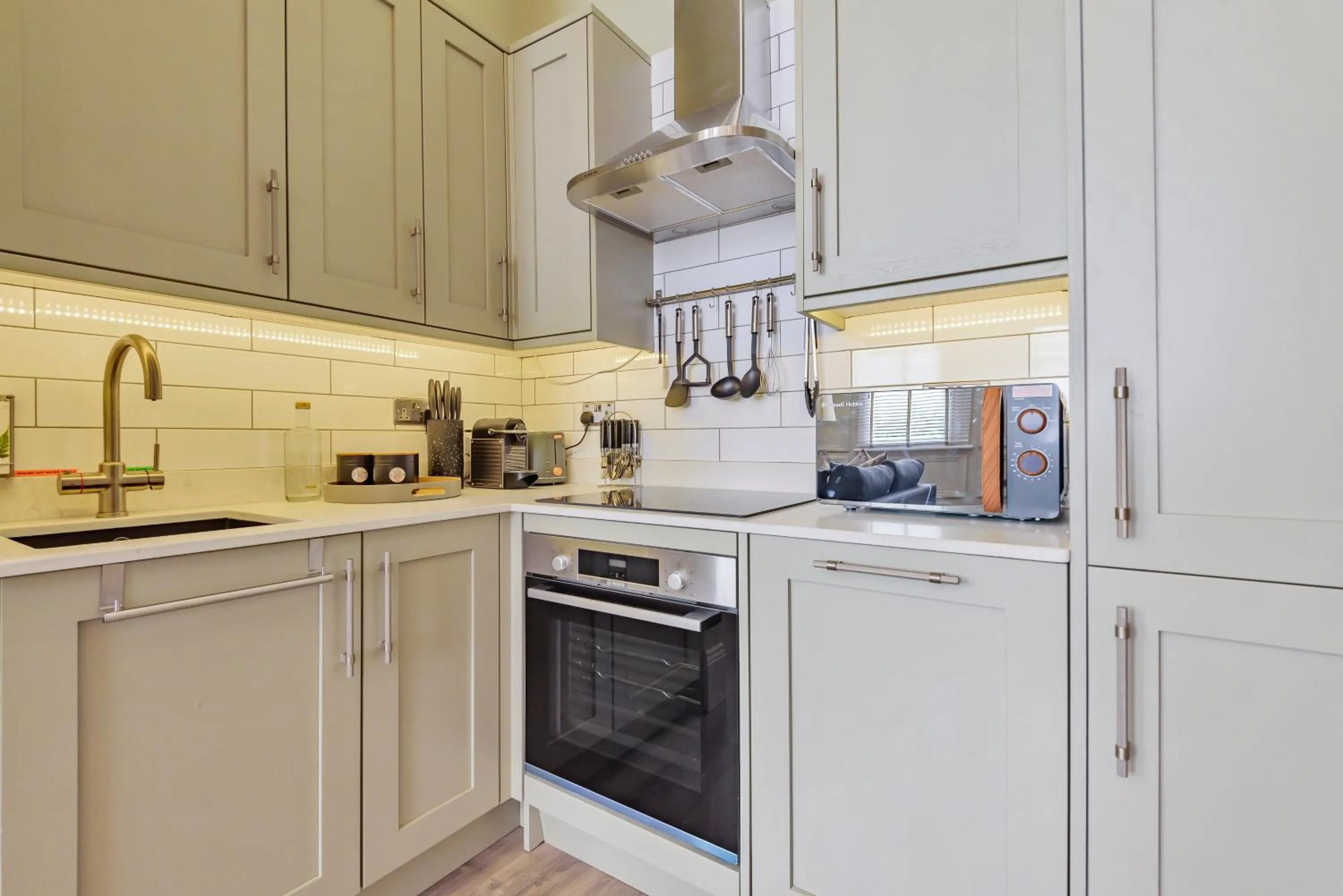 Kitchen or kitchenette in Oak & Poppy