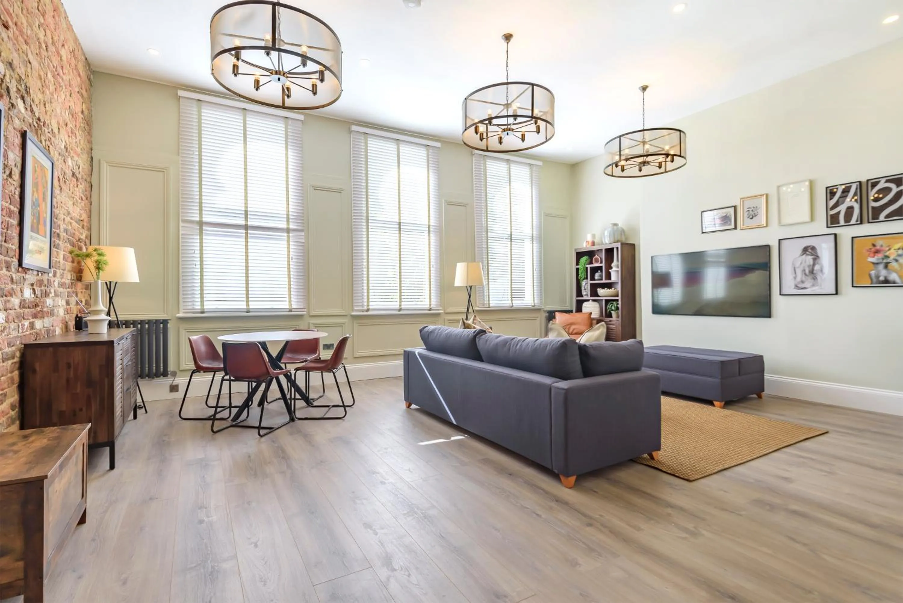 TV and multimedia in Oak & Poppy