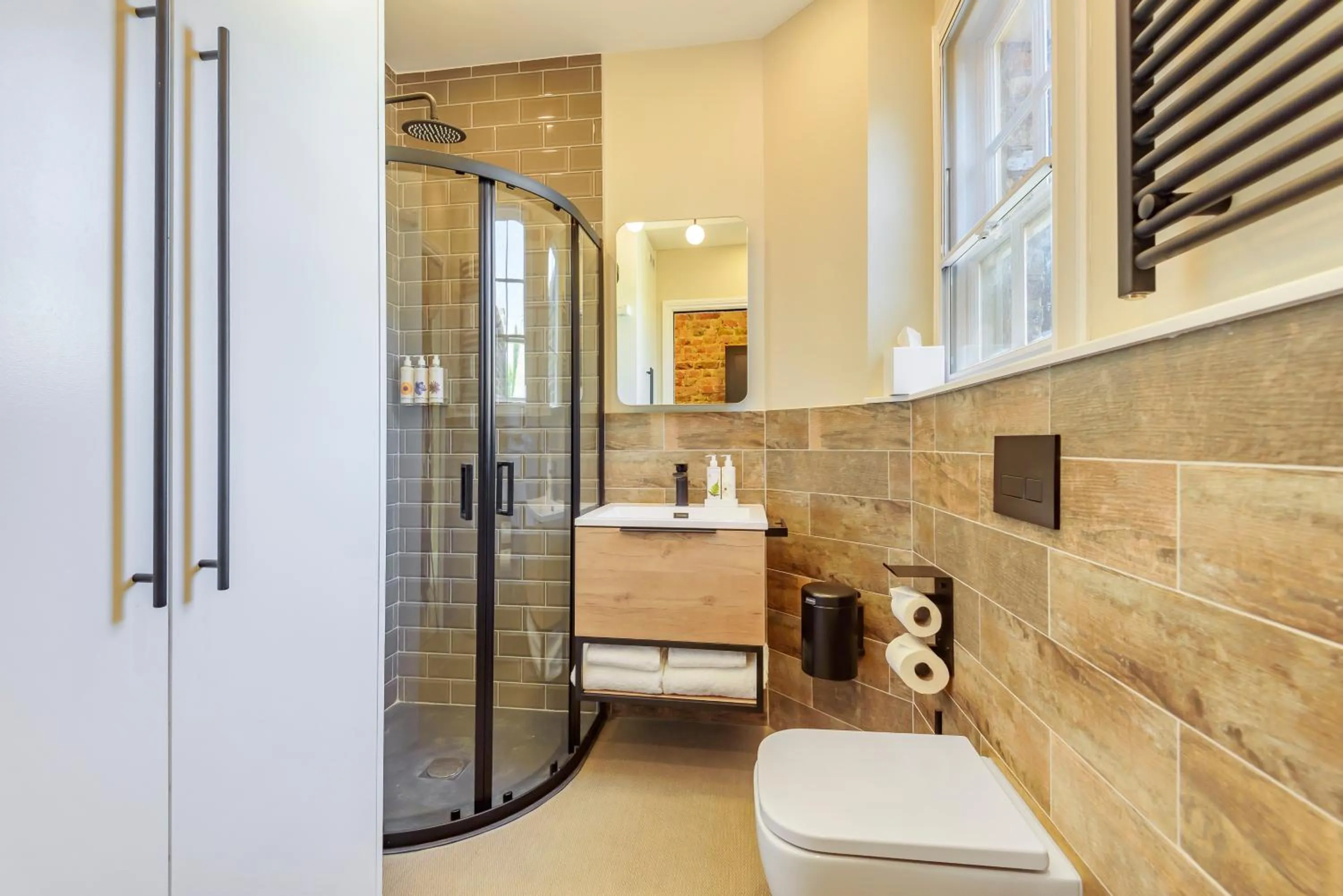 Shower in Oak & Poppy