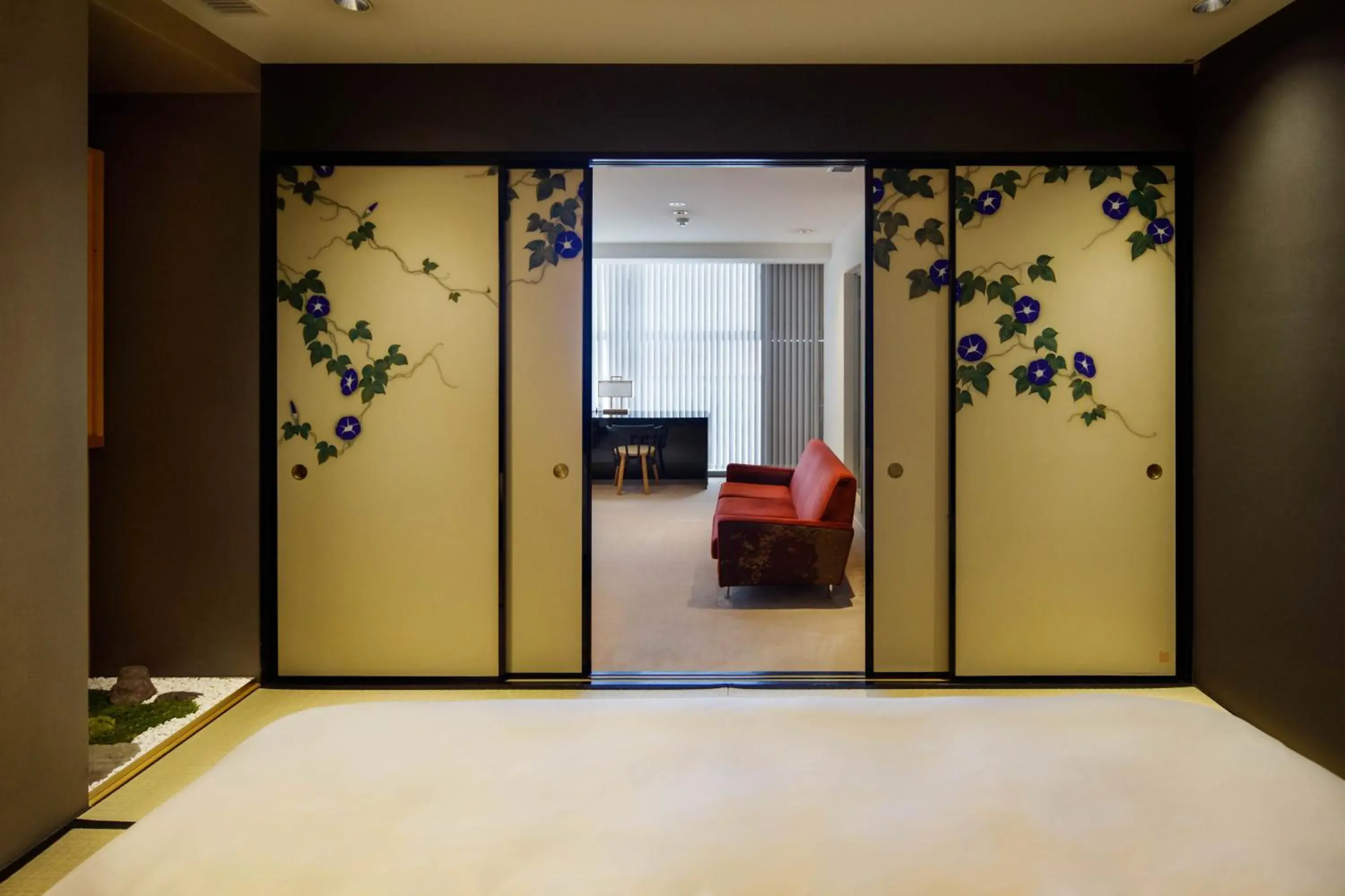 Other, Bed in The Screen Other, Bed in The Screen