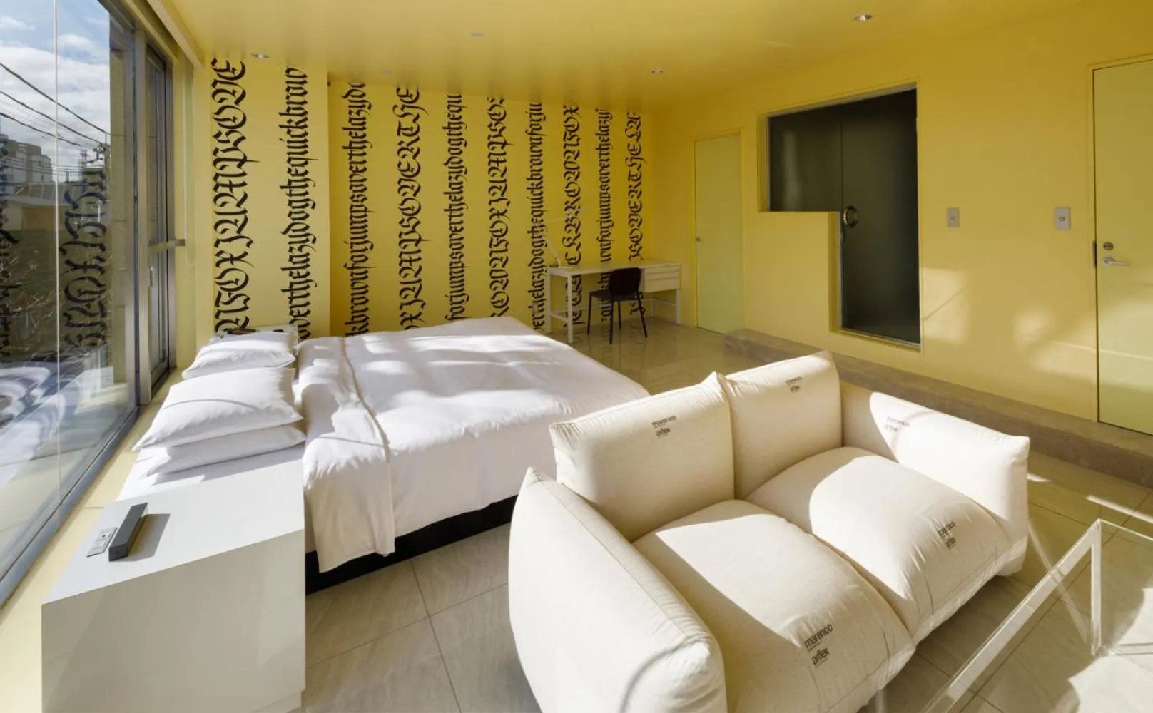 Photo of the whole room, Bed in The Screen