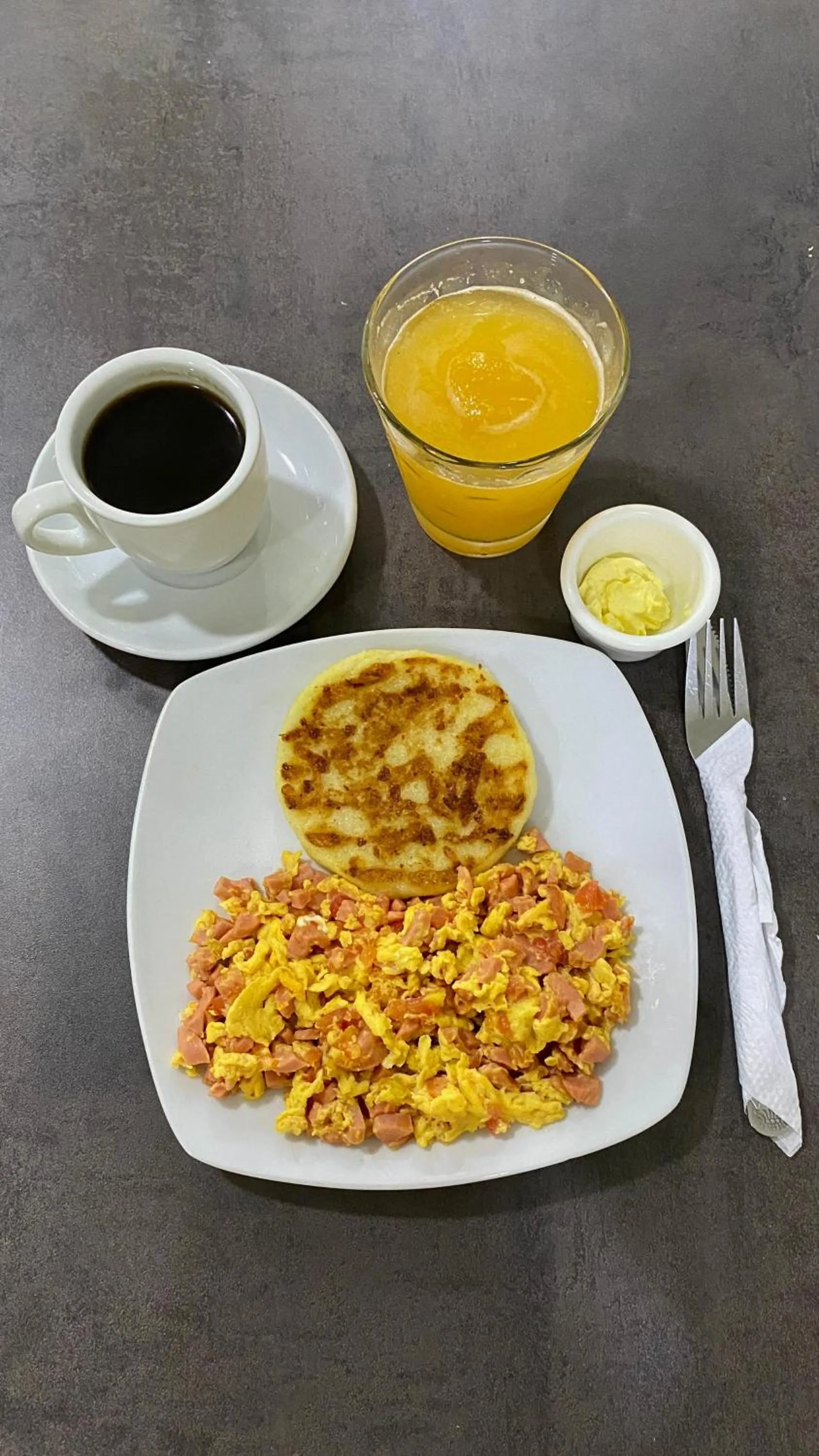 Food and drinks in ANAJIRAWAA HOTEL