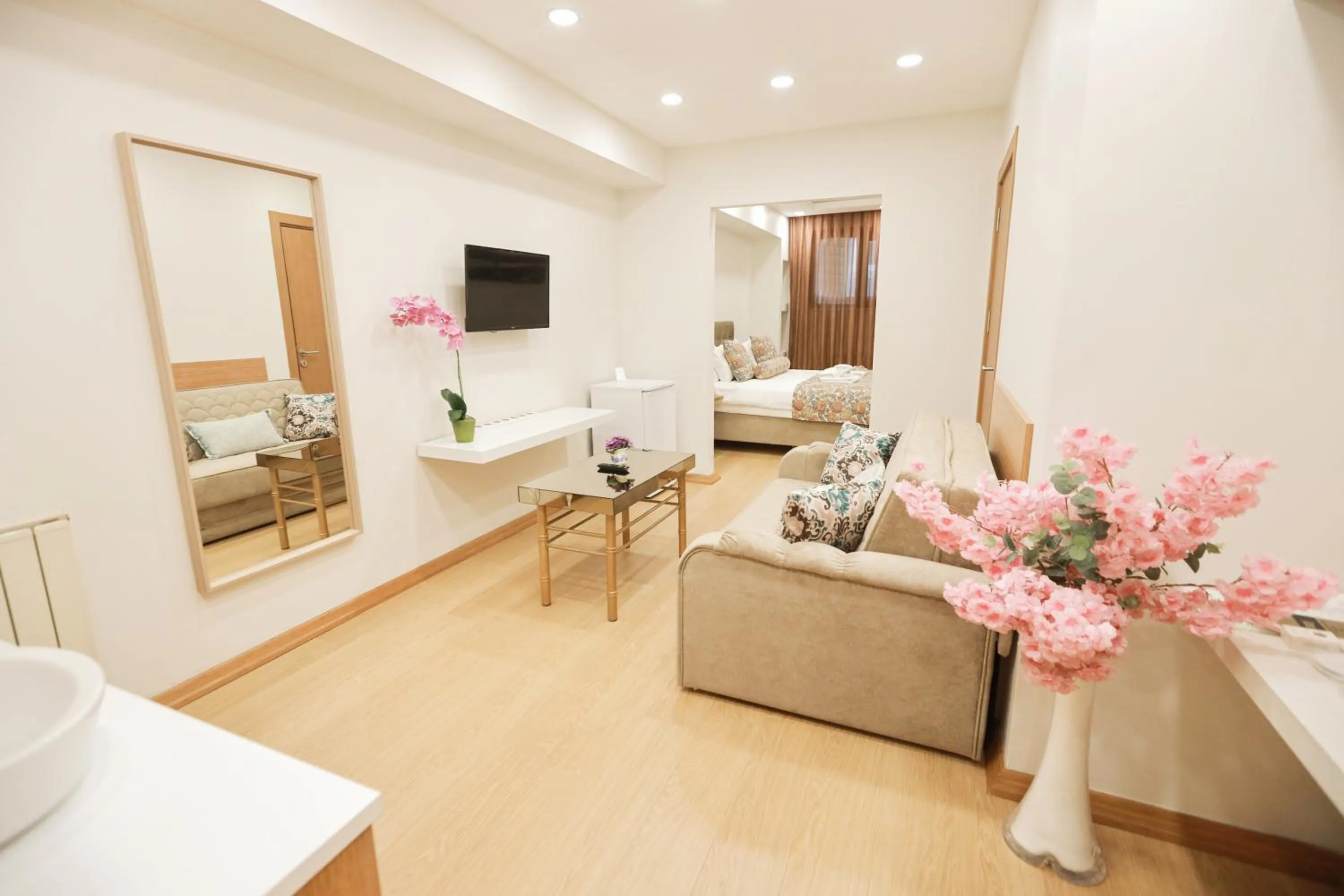 Communal lounge/ TV room in Wame Suite Hotel Nisantasi