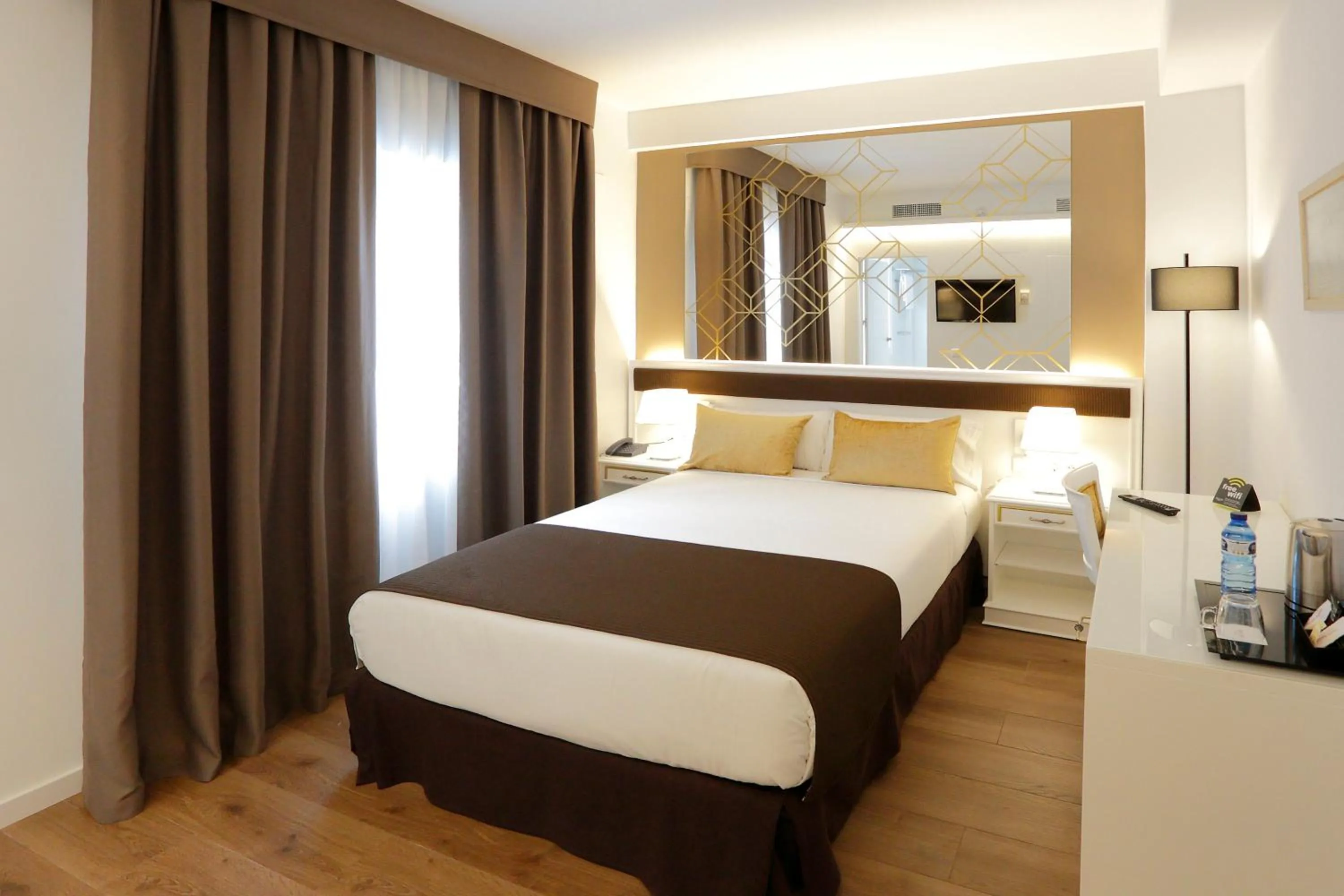 Photo of the whole room, Bed in Sercotel Alfonso XIII