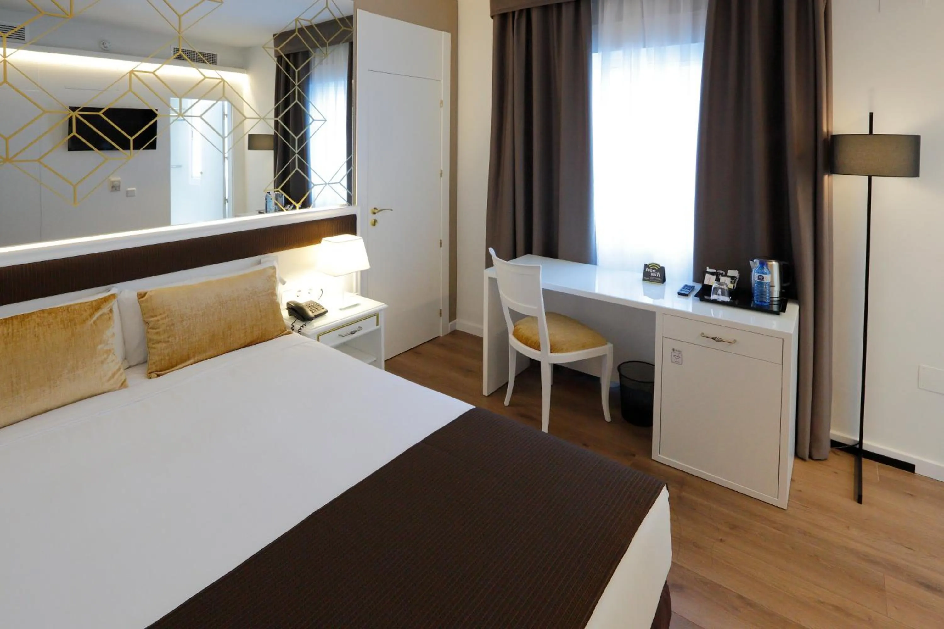 Photo of the whole room, Bed in Sercotel Alfonso XIII