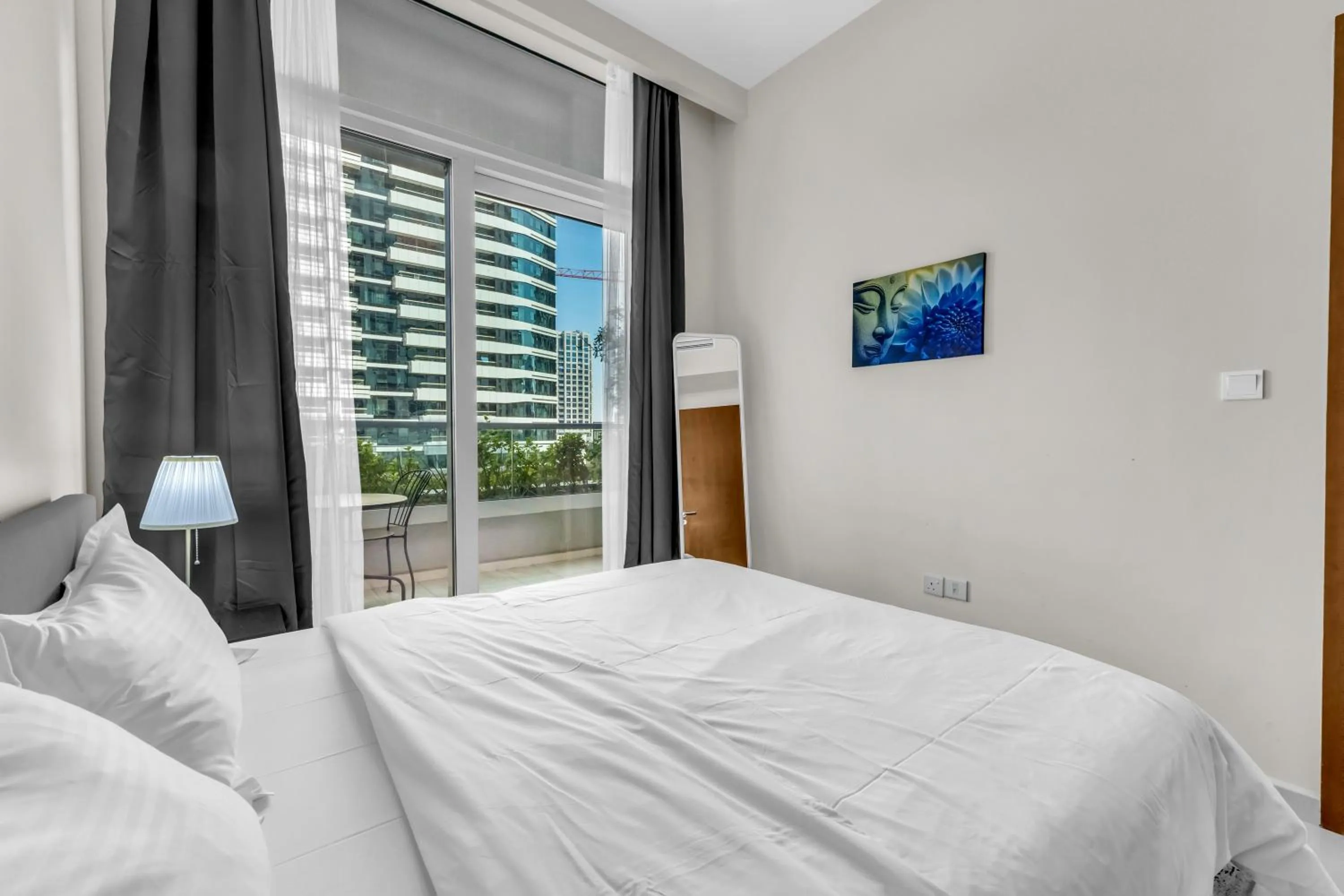 Bed in Wonderful Reva Aparthotel Downtown