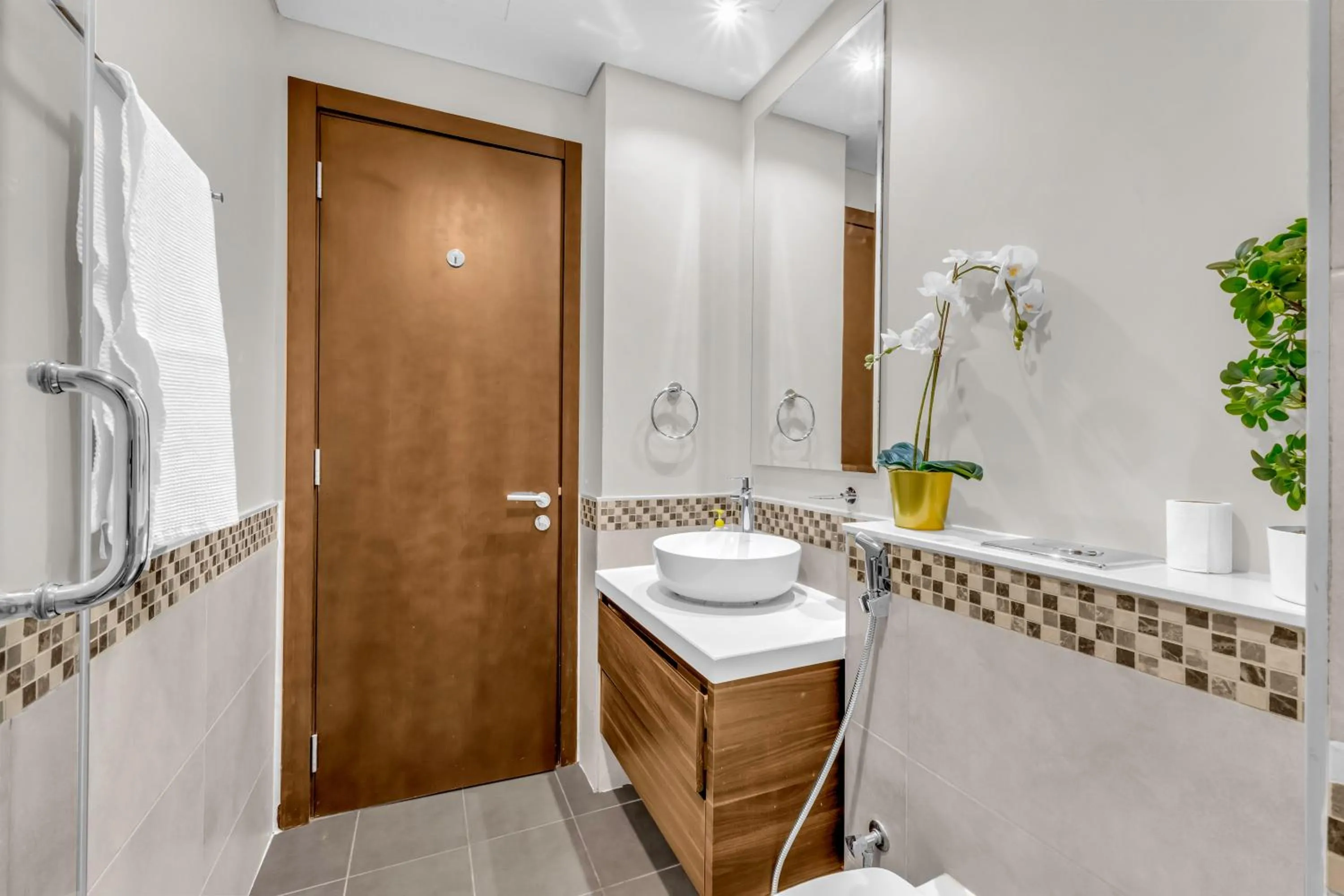 Bathroom in Wonderful Reva Aparthotel Downtown