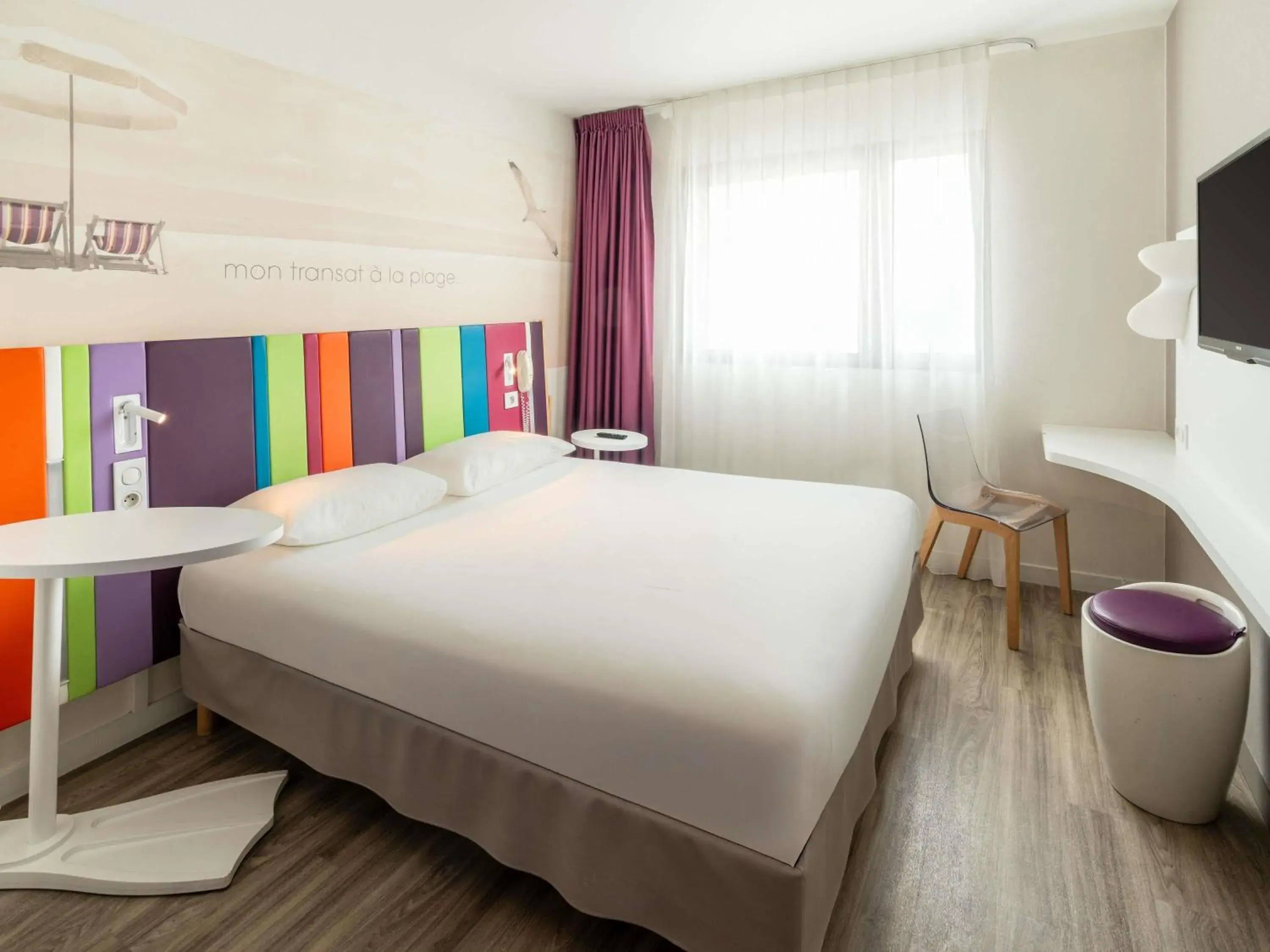 Bedroom, Bed in ibis Styles Les Sables Olonne Bedroom, Bed in ibis Styles Les Sables Olonne
